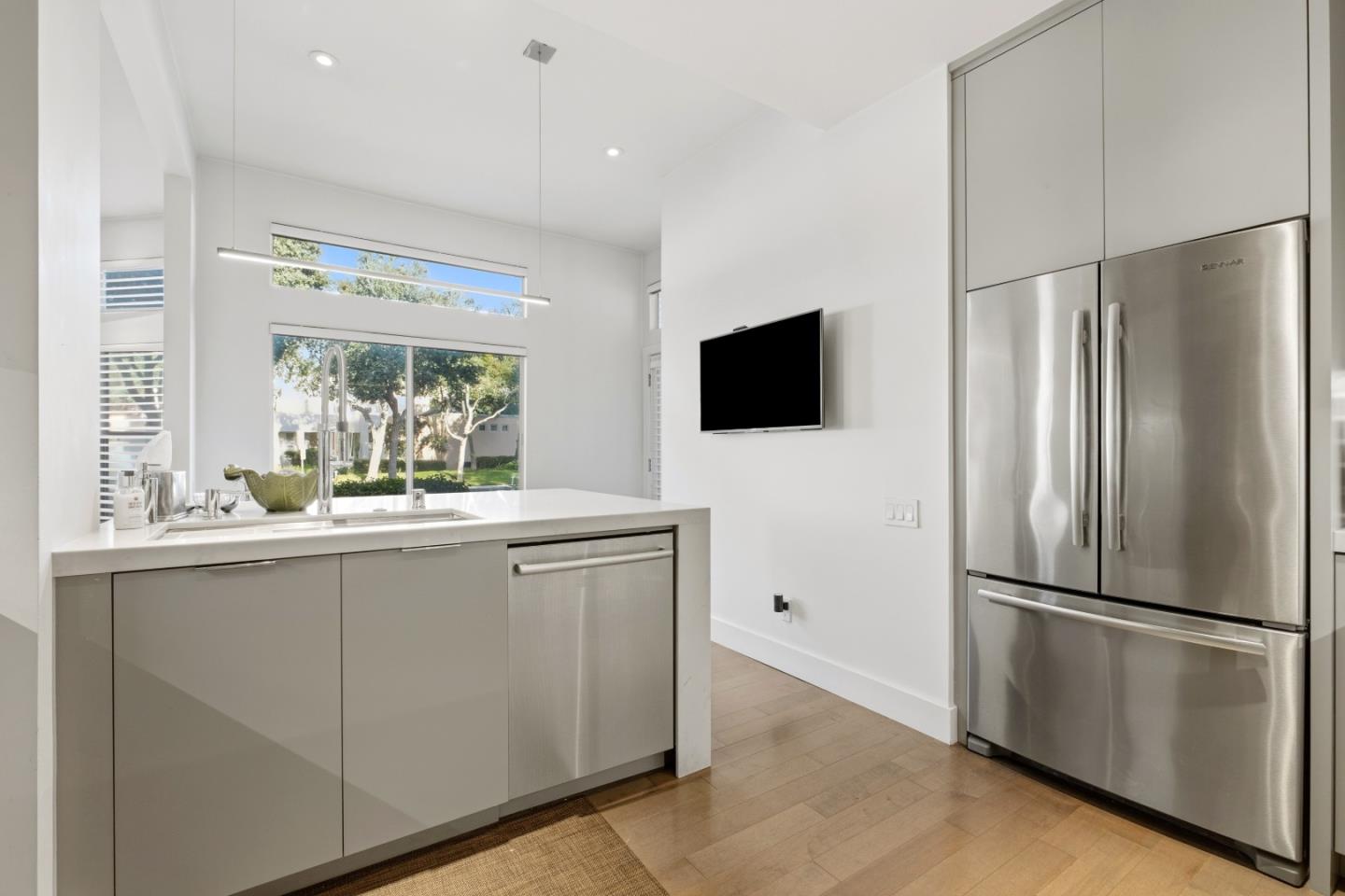 810 Lakeshore Drive