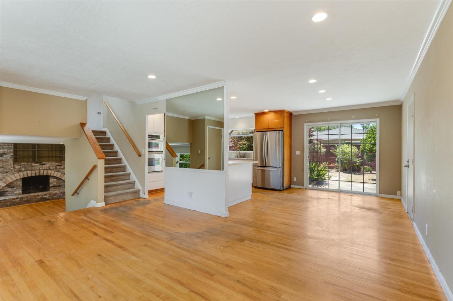 1249 Marilla AVE