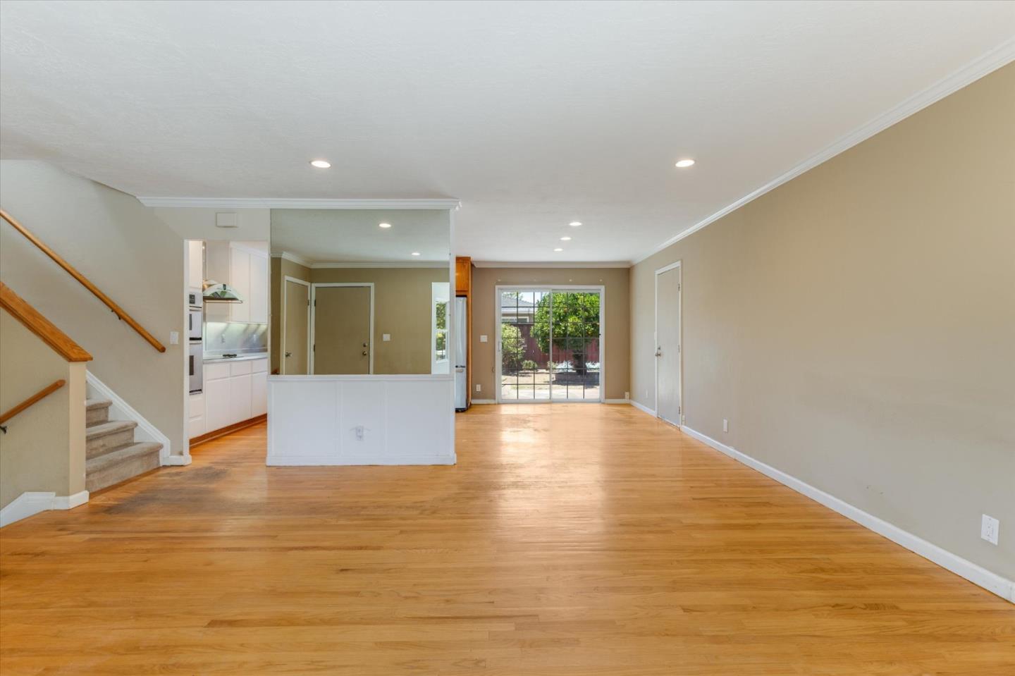 1249 Marilla AVE
