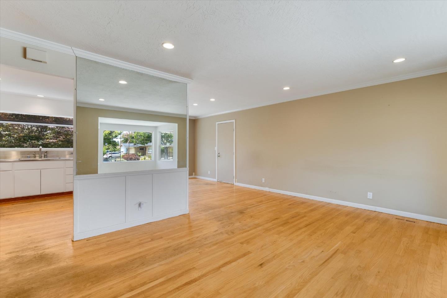 1249 Marilla AVE