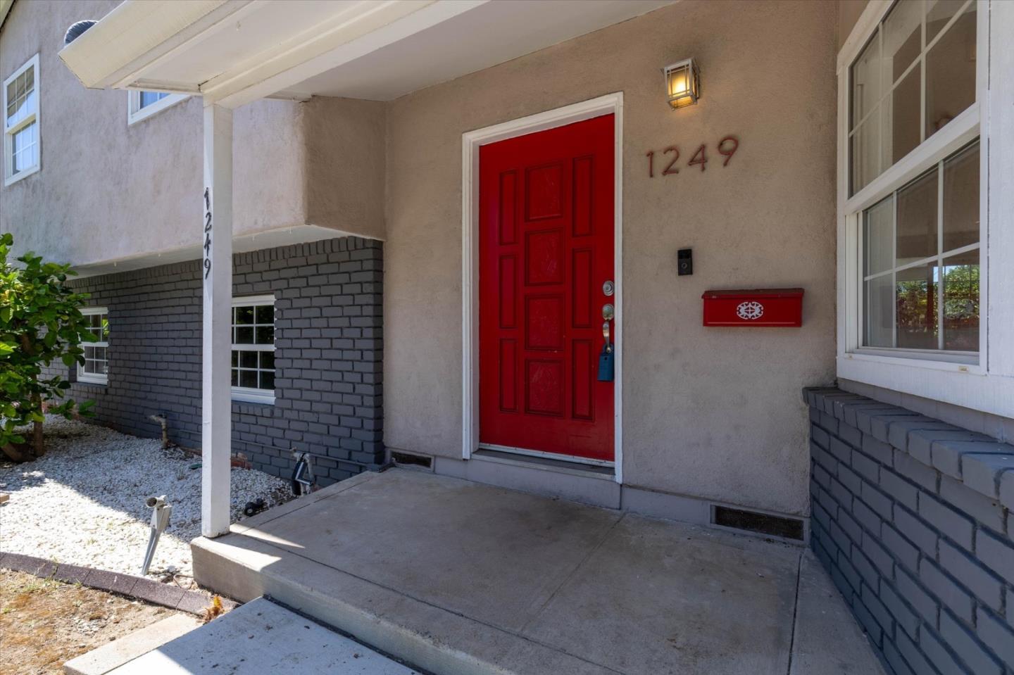 1249 Marilla AVE