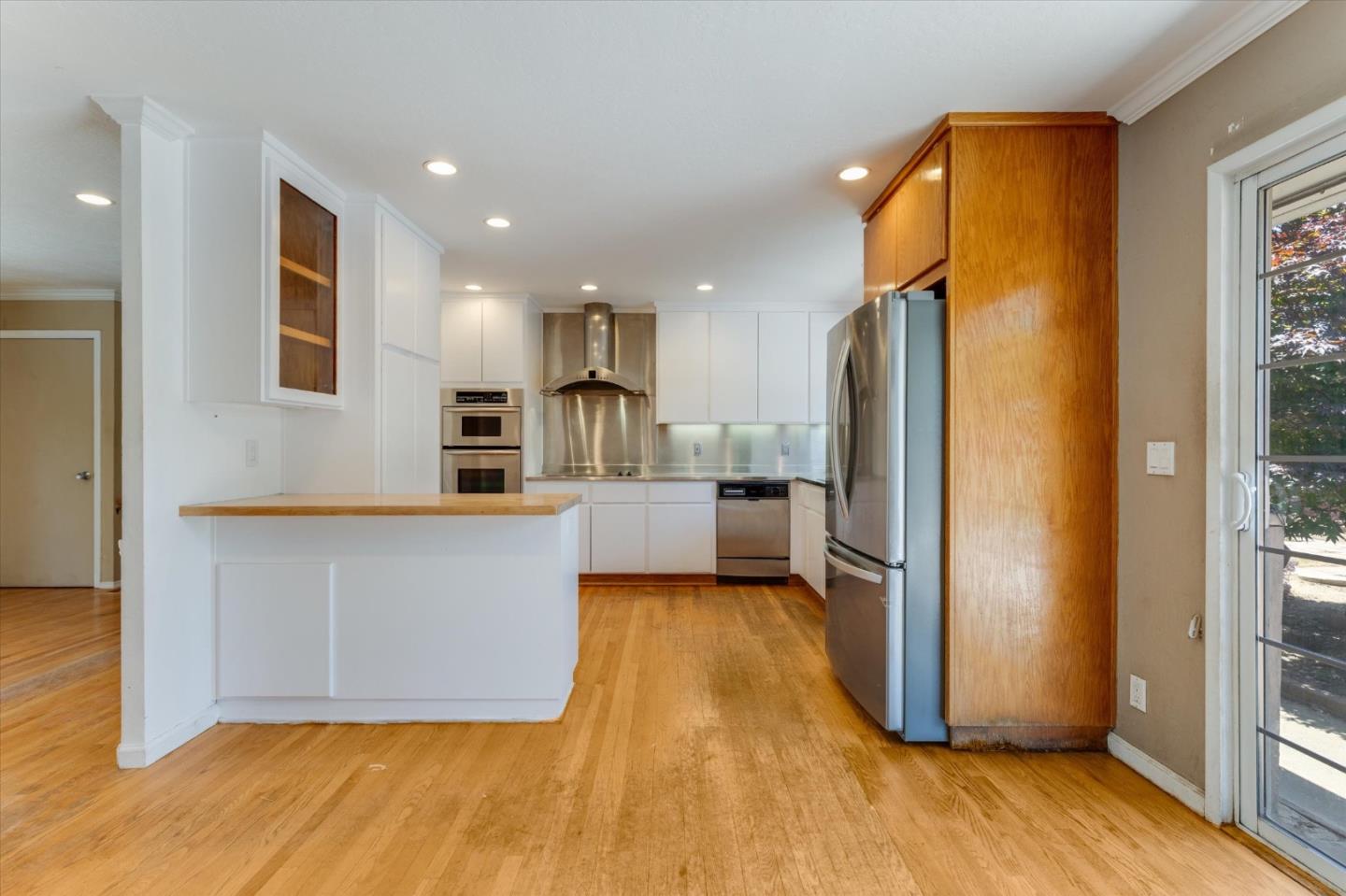 1249 Marilla AVE