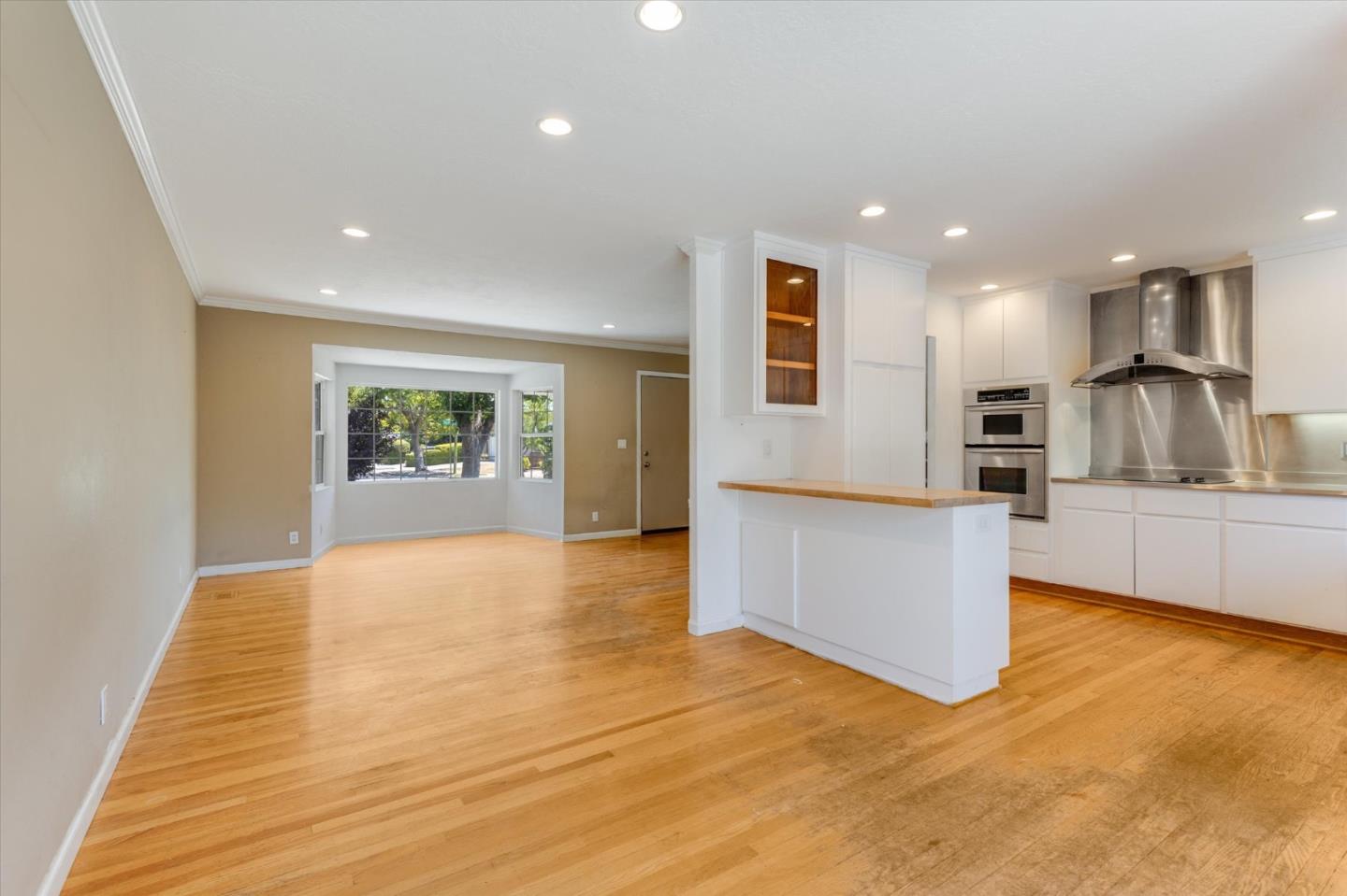 1249 Marilla AVE