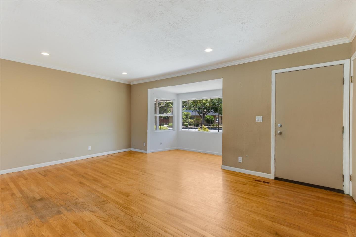 1249 Marilla AVE