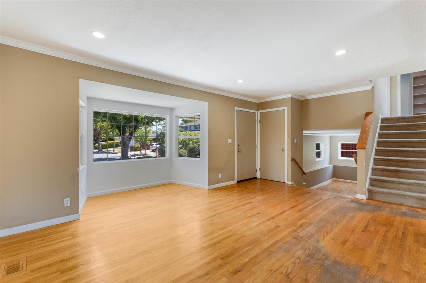 1249 Marilla AVE