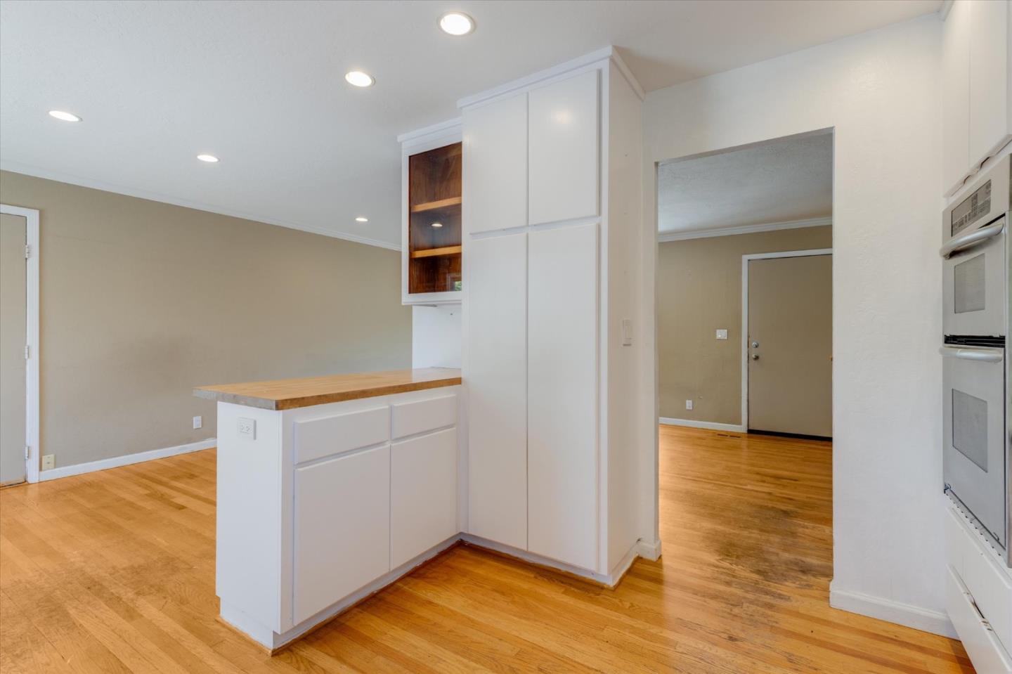 1249 Marilla AVE