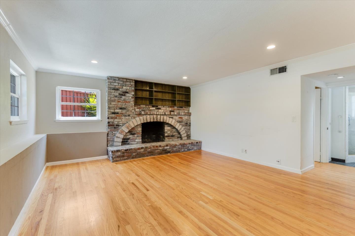 1249 Marilla AVE