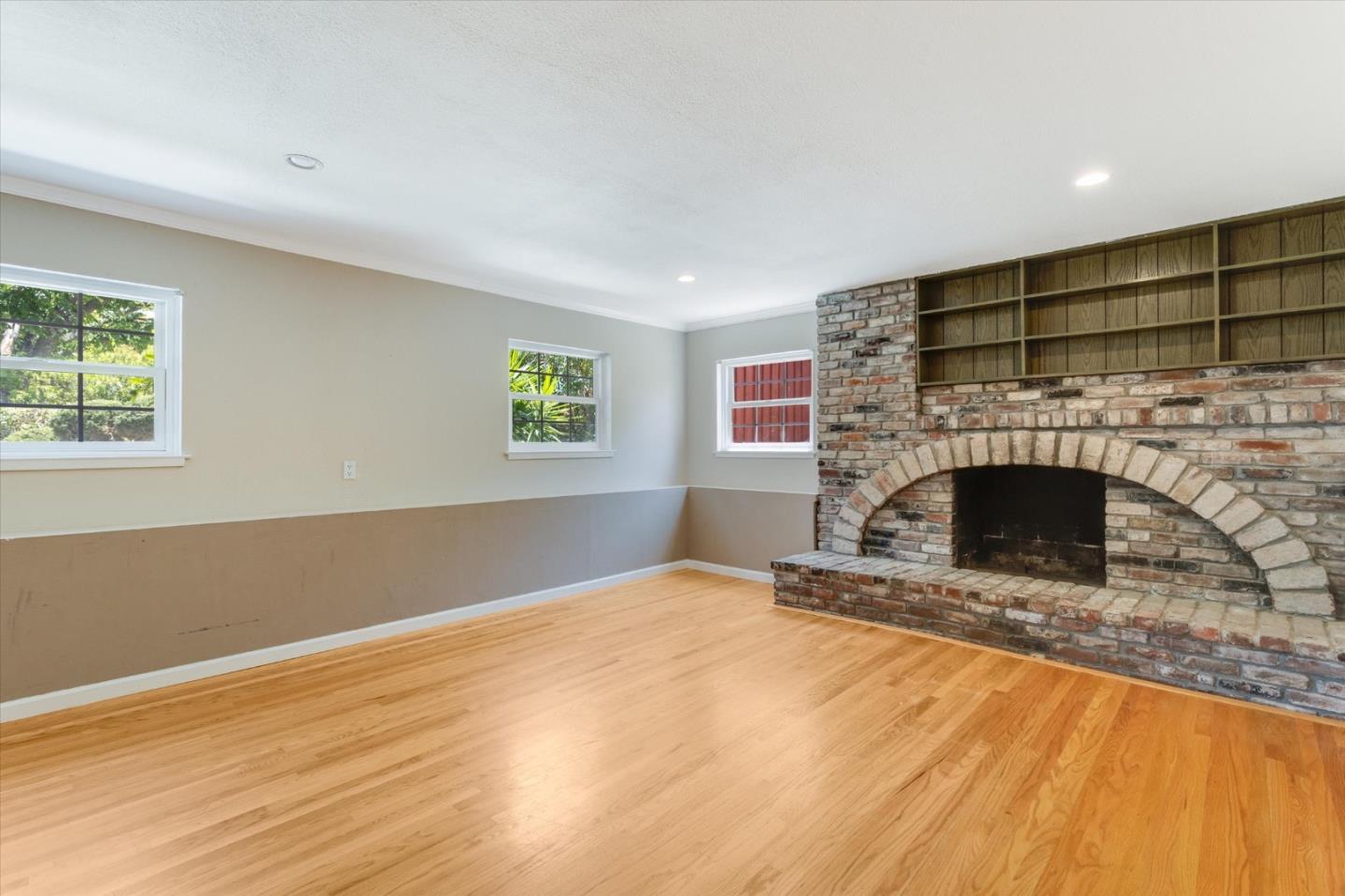 1249 Marilla AVE
