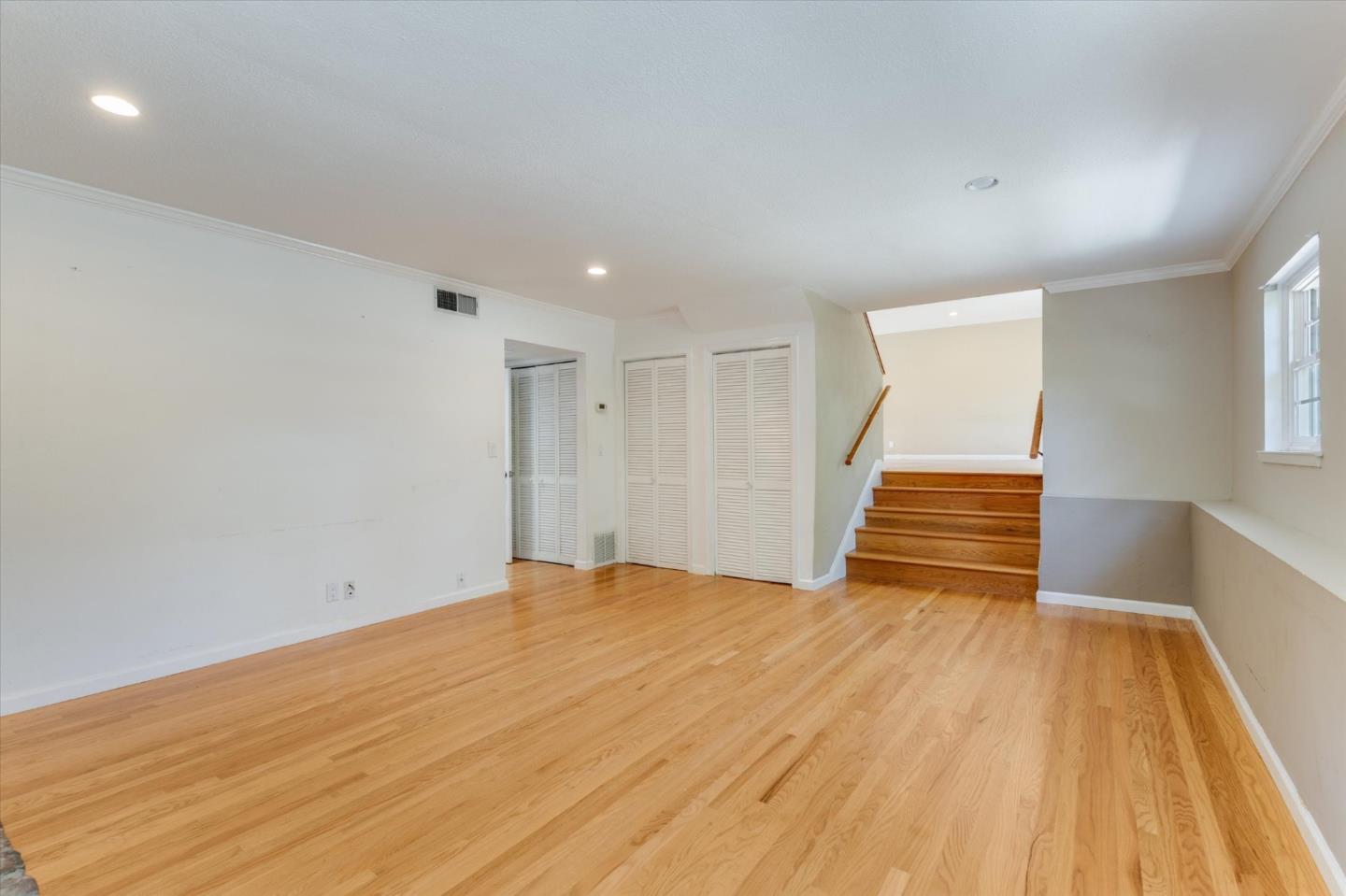 1249 Marilla AVE