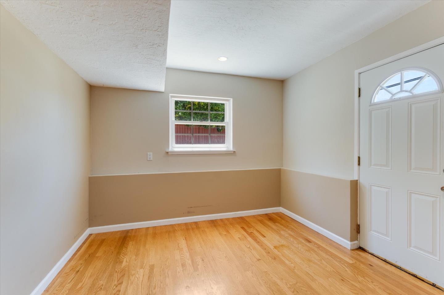 1249 Marilla AVE