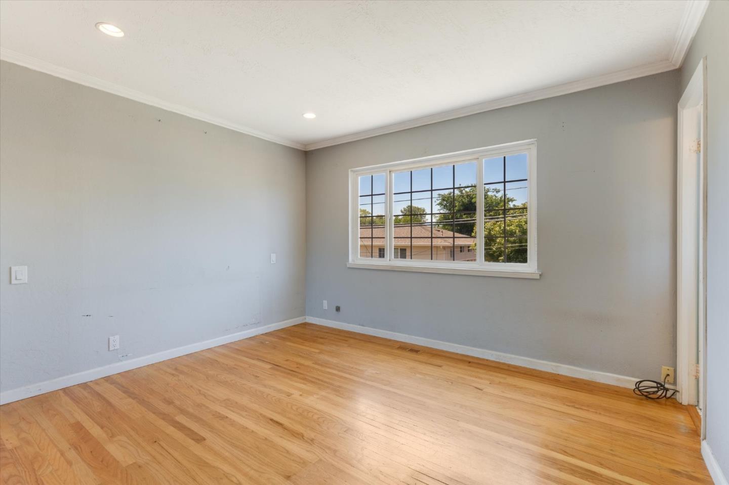 1249 Marilla AVE