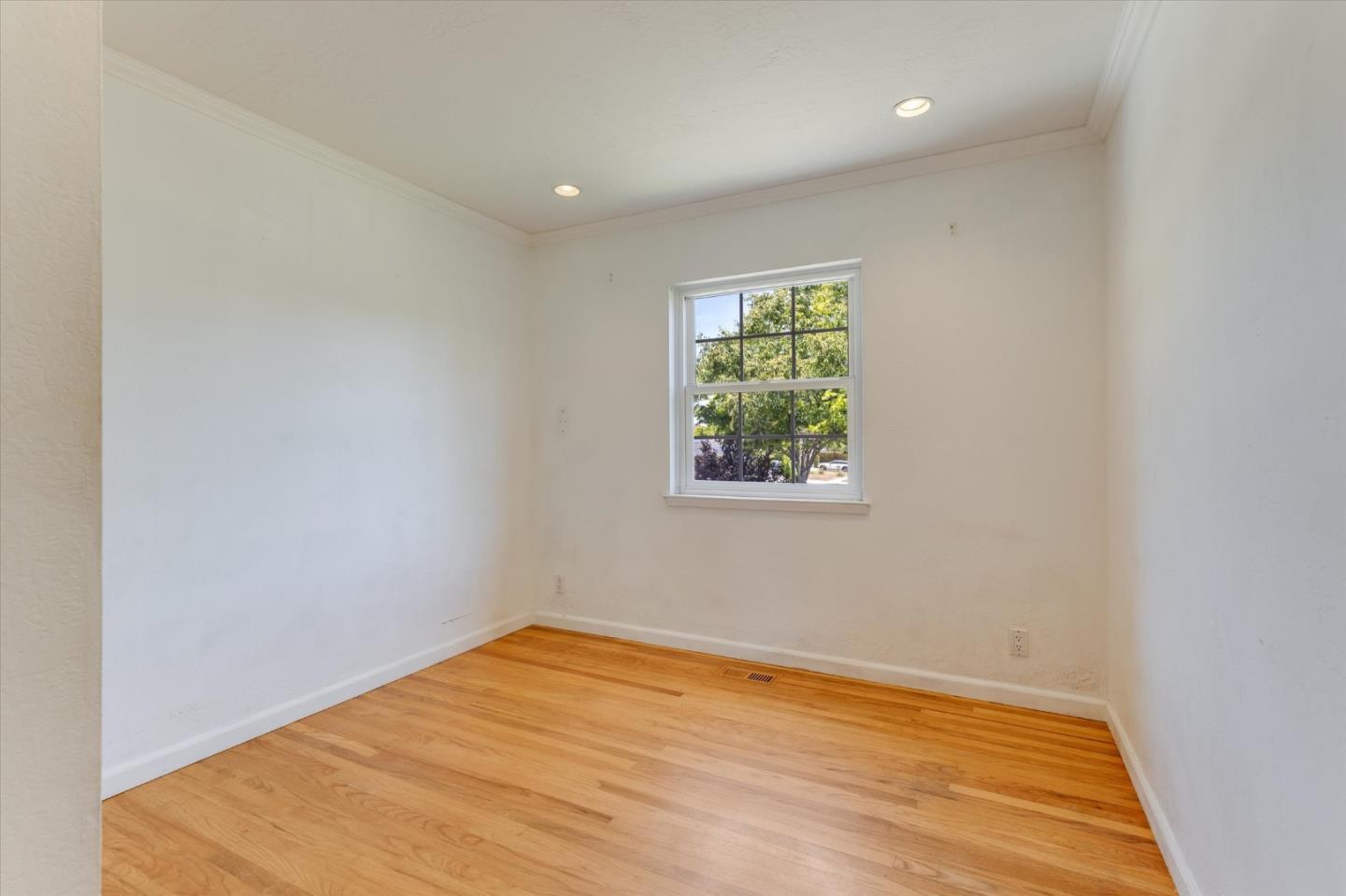 1249 Marilla AVE