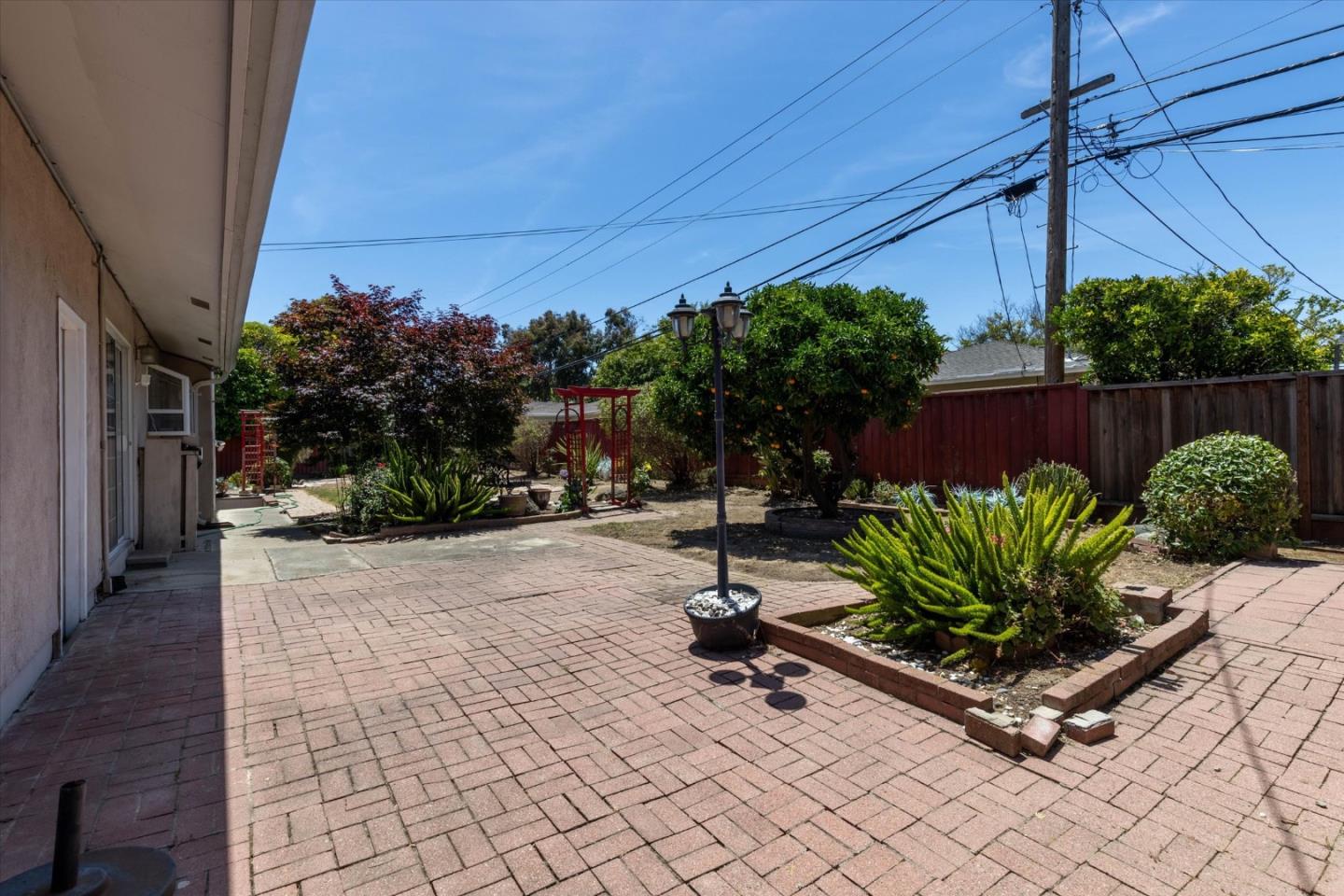 1249 Marilla AVE