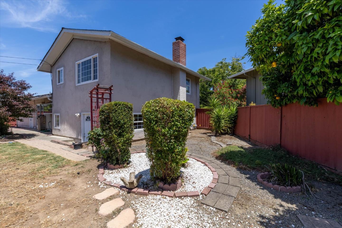 1249 Marilla AVE