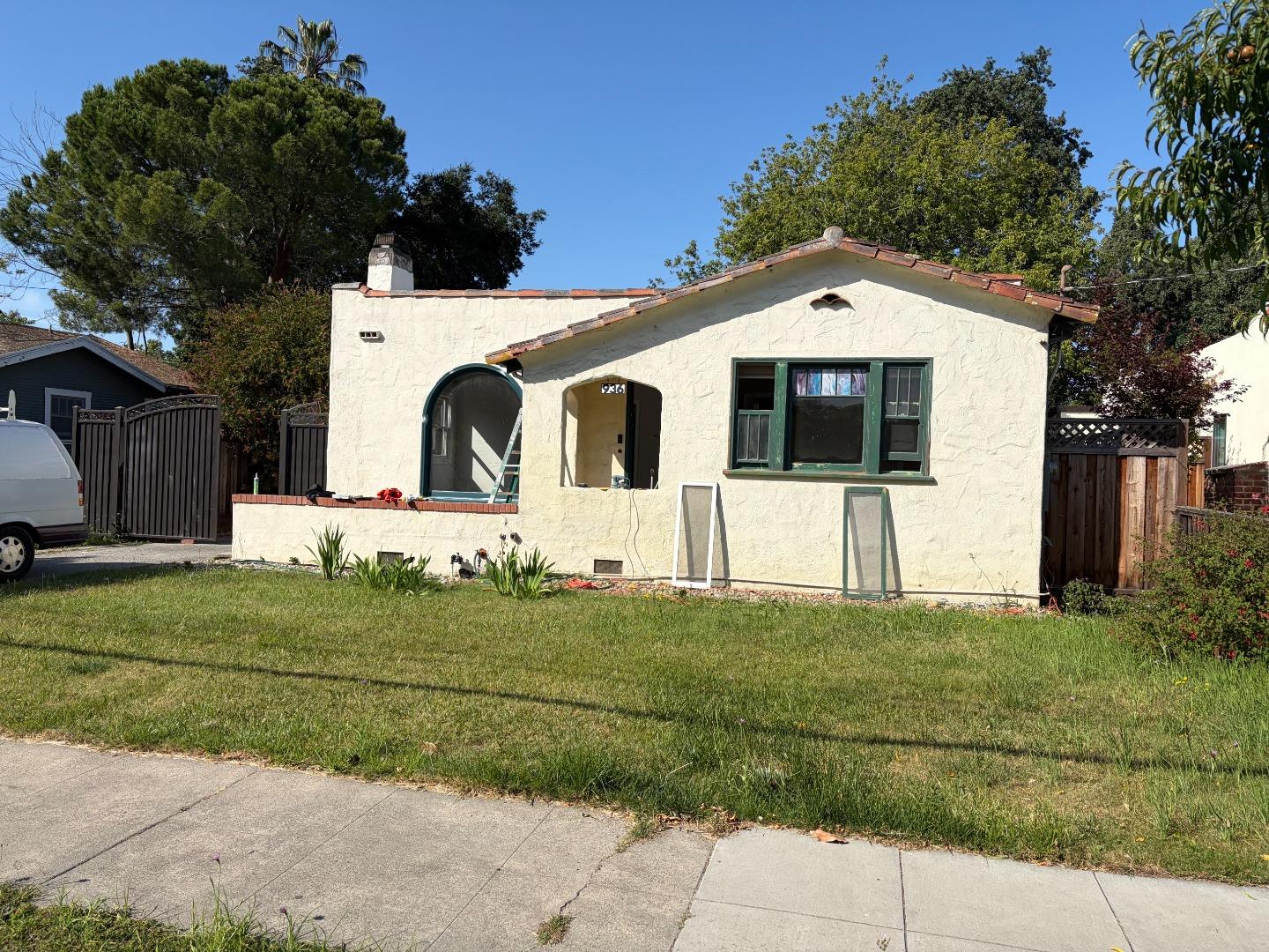 936 Iris Street