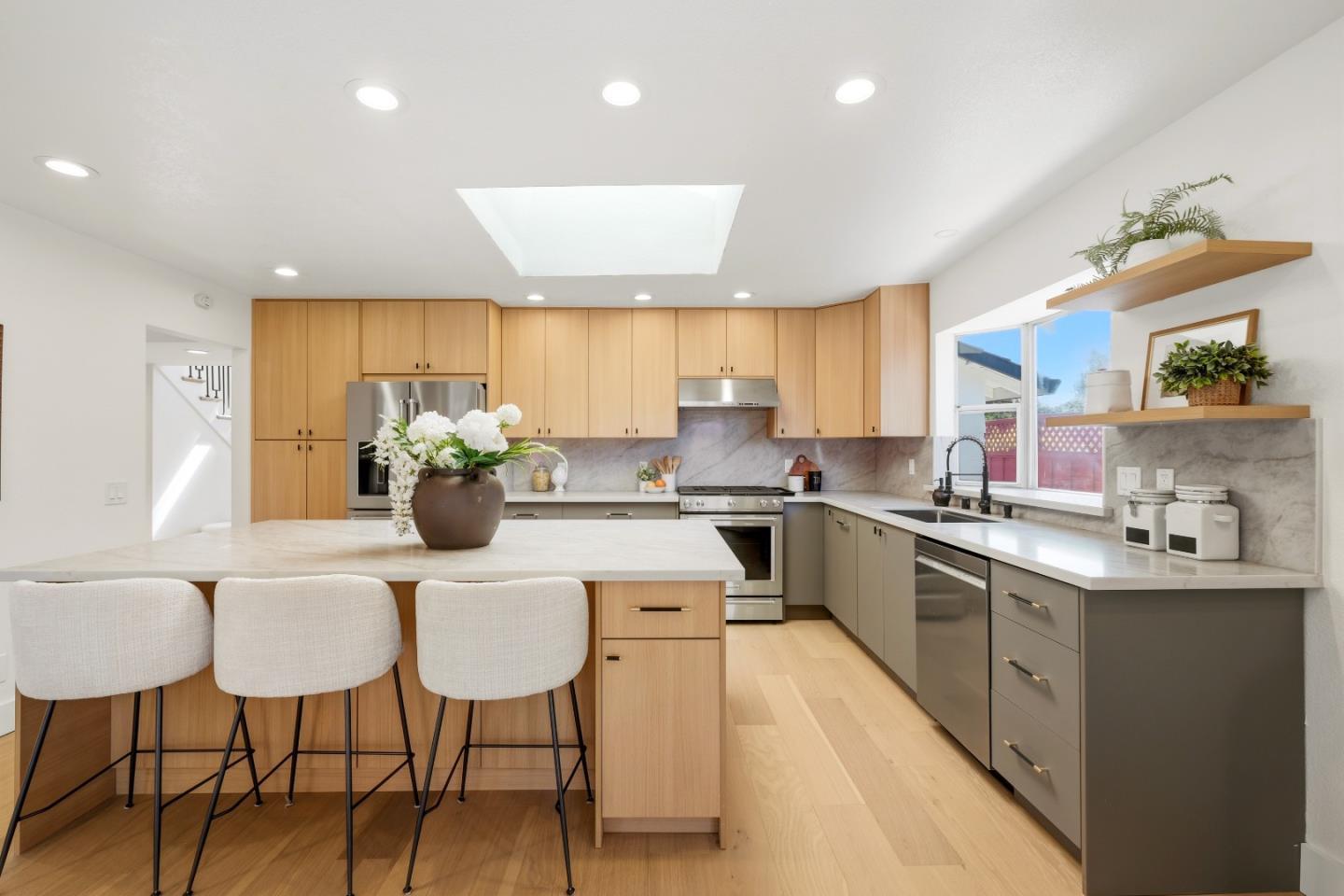 2215 Sunny Vista DR