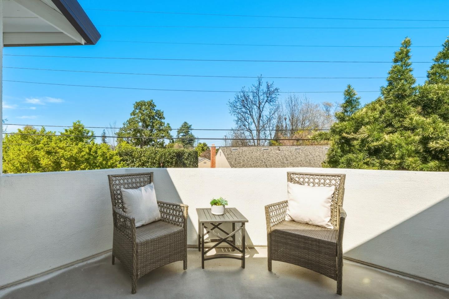 2215 Sunny Vista DR