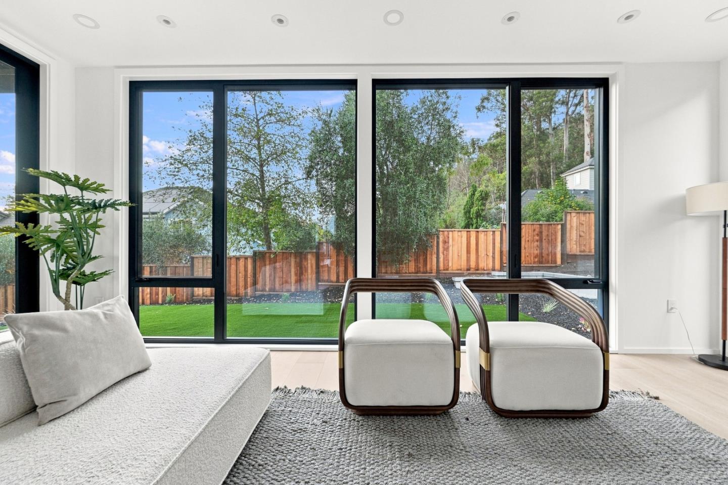 457 Coronado AVE
