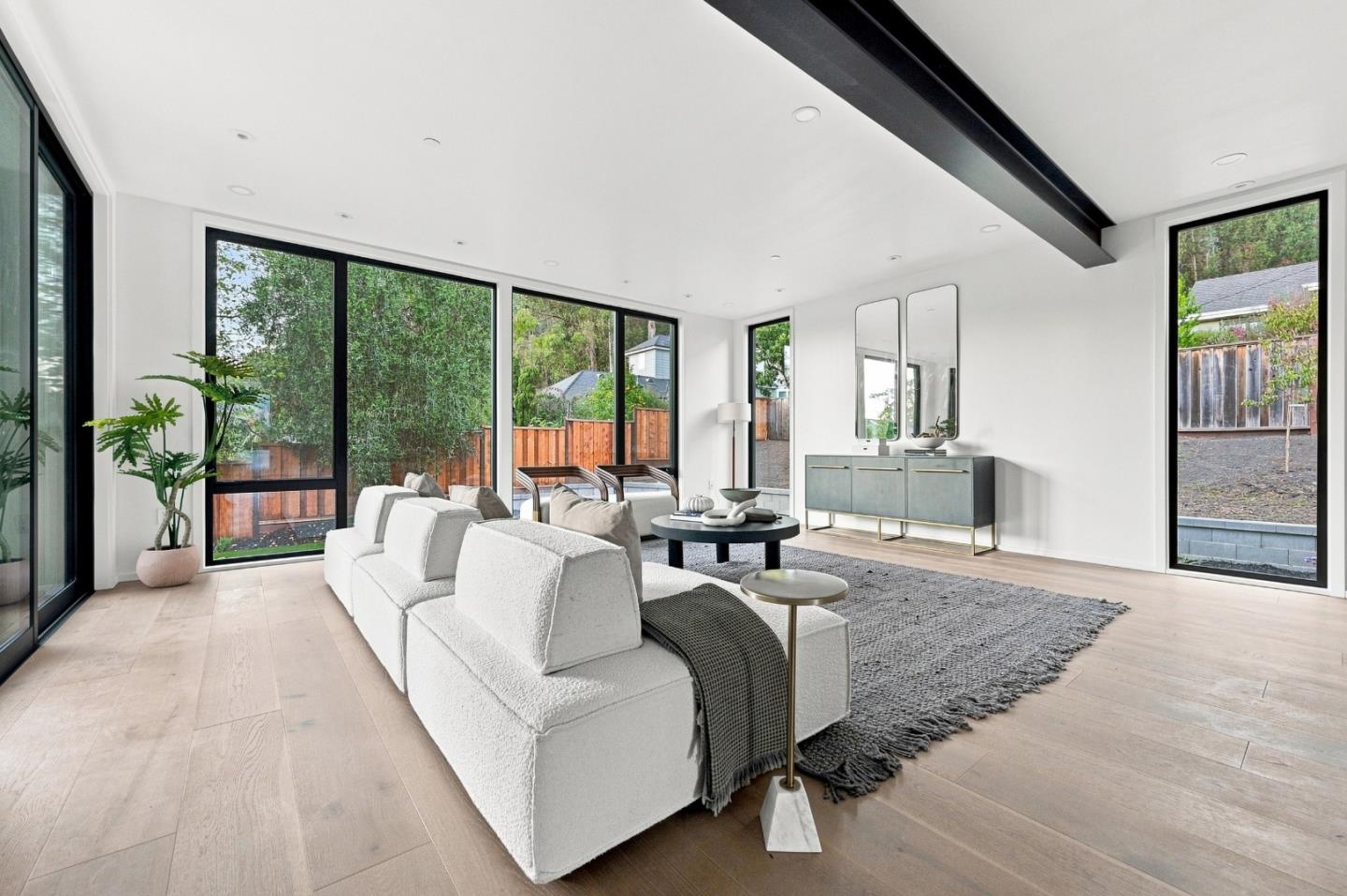 457 Coronado AVE