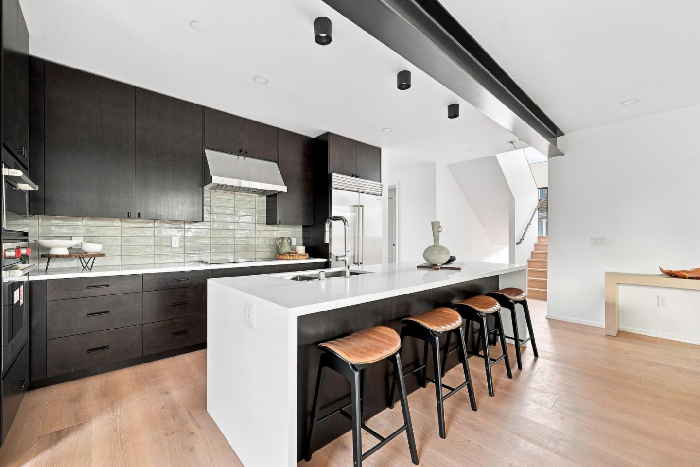 457 Coronado AVE