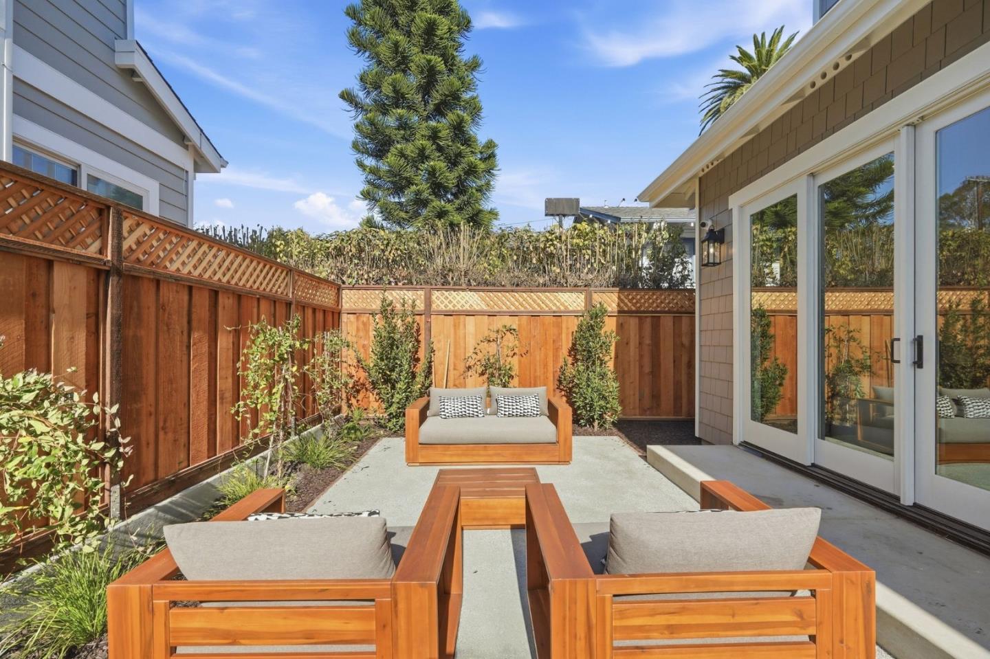 1029 Capuchino AVE