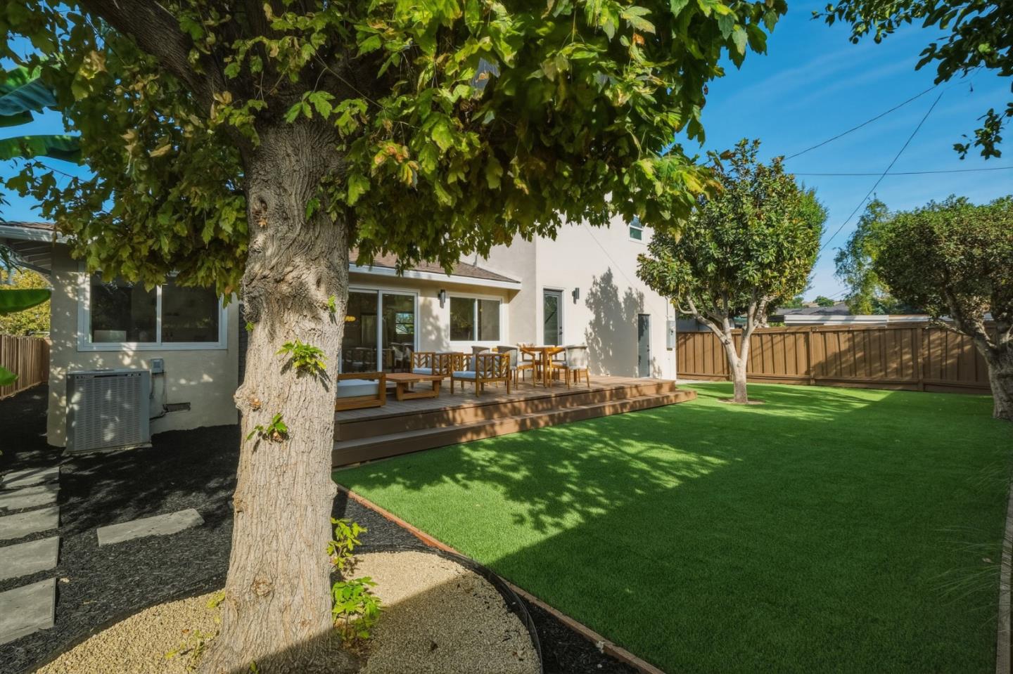 898 Hummingbird DR