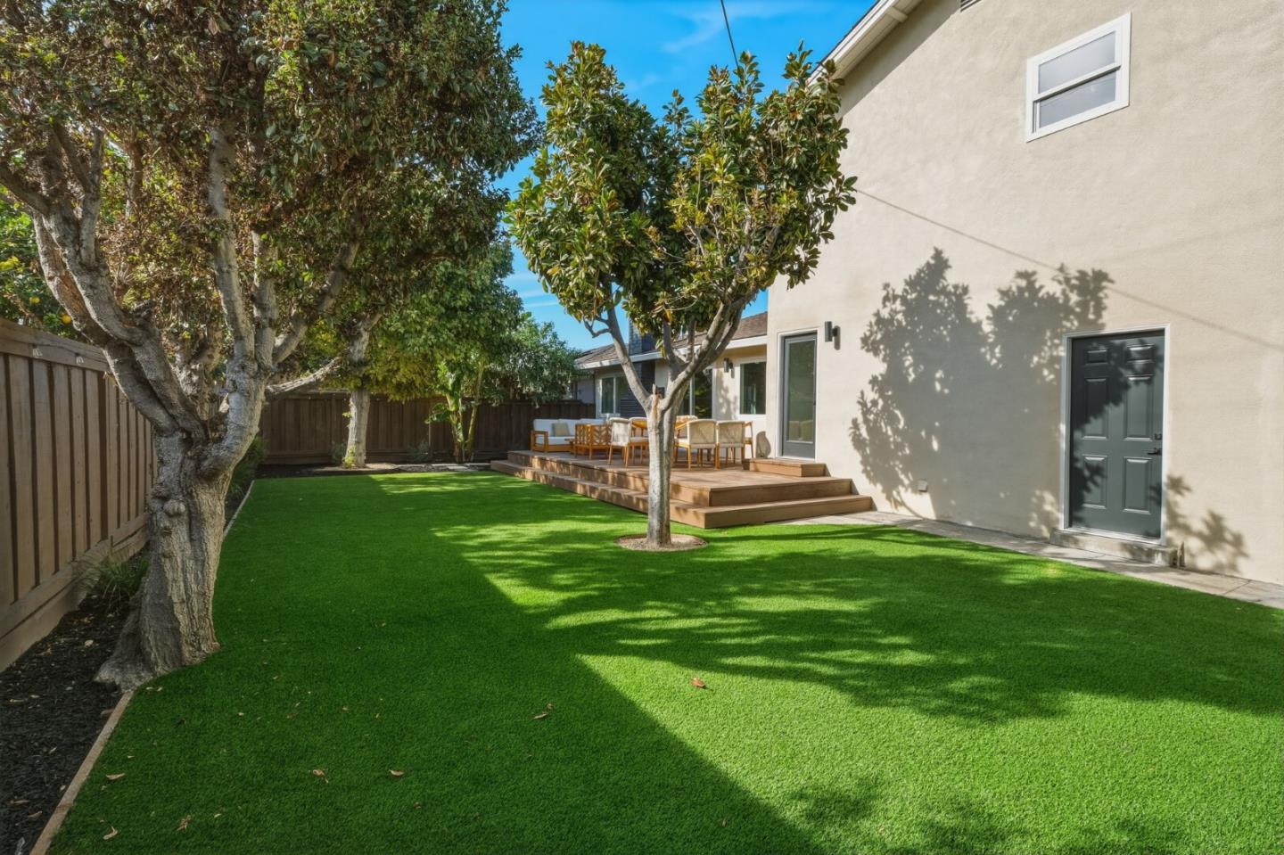898 Hummingbird DR
