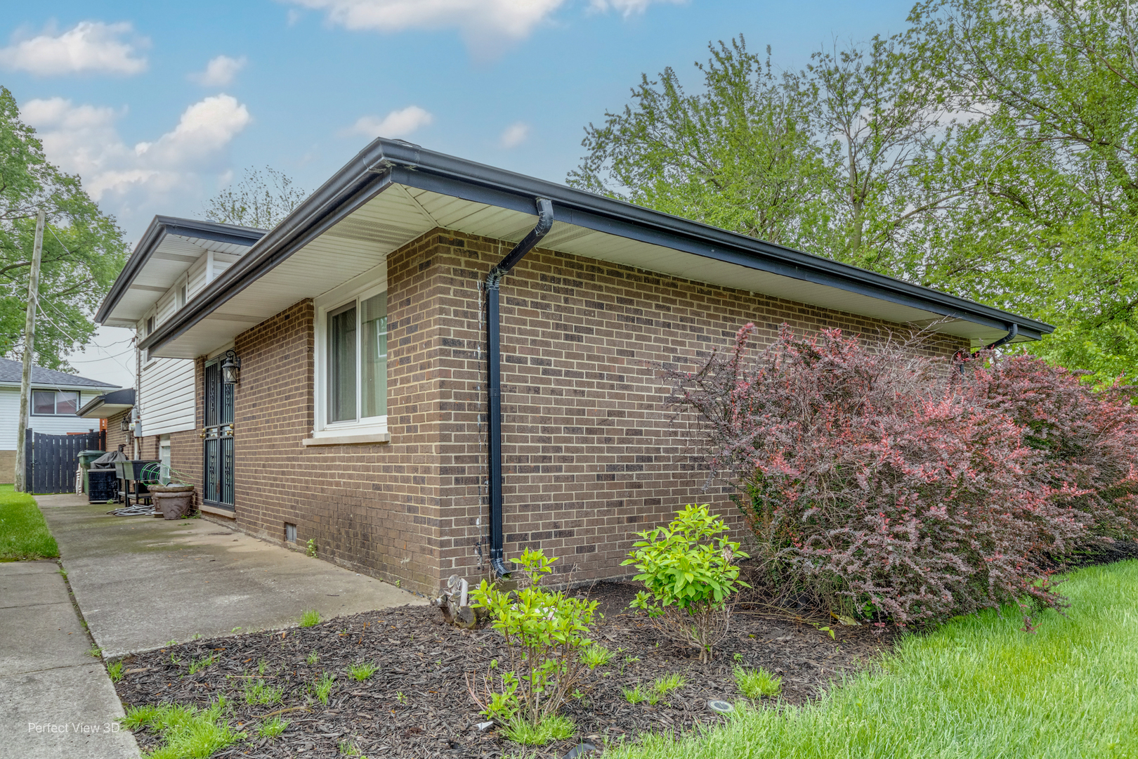 15201 University Avenue