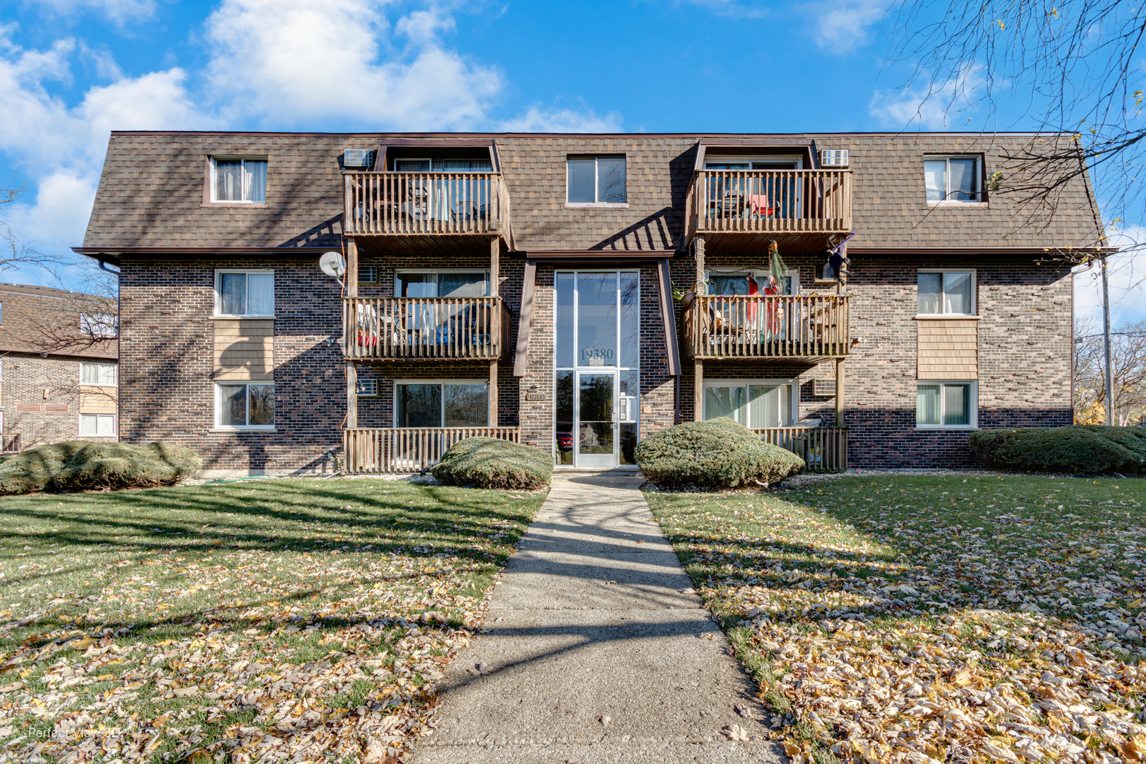 19380 Wolf Road Unit: 11