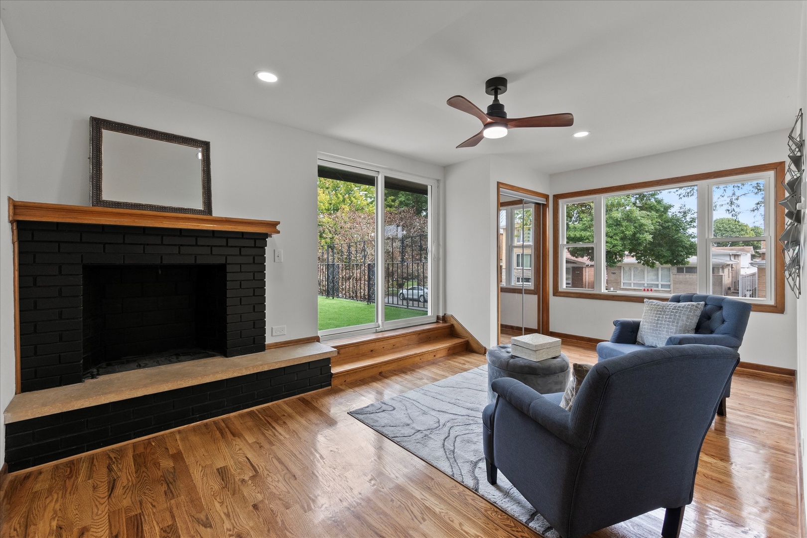 9222 S Cregier Avenue