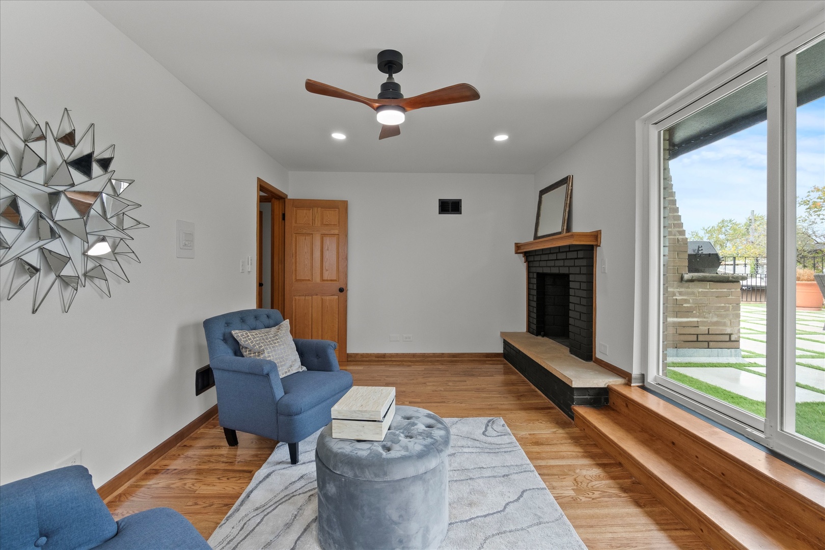 9222 S Cregier Avenue