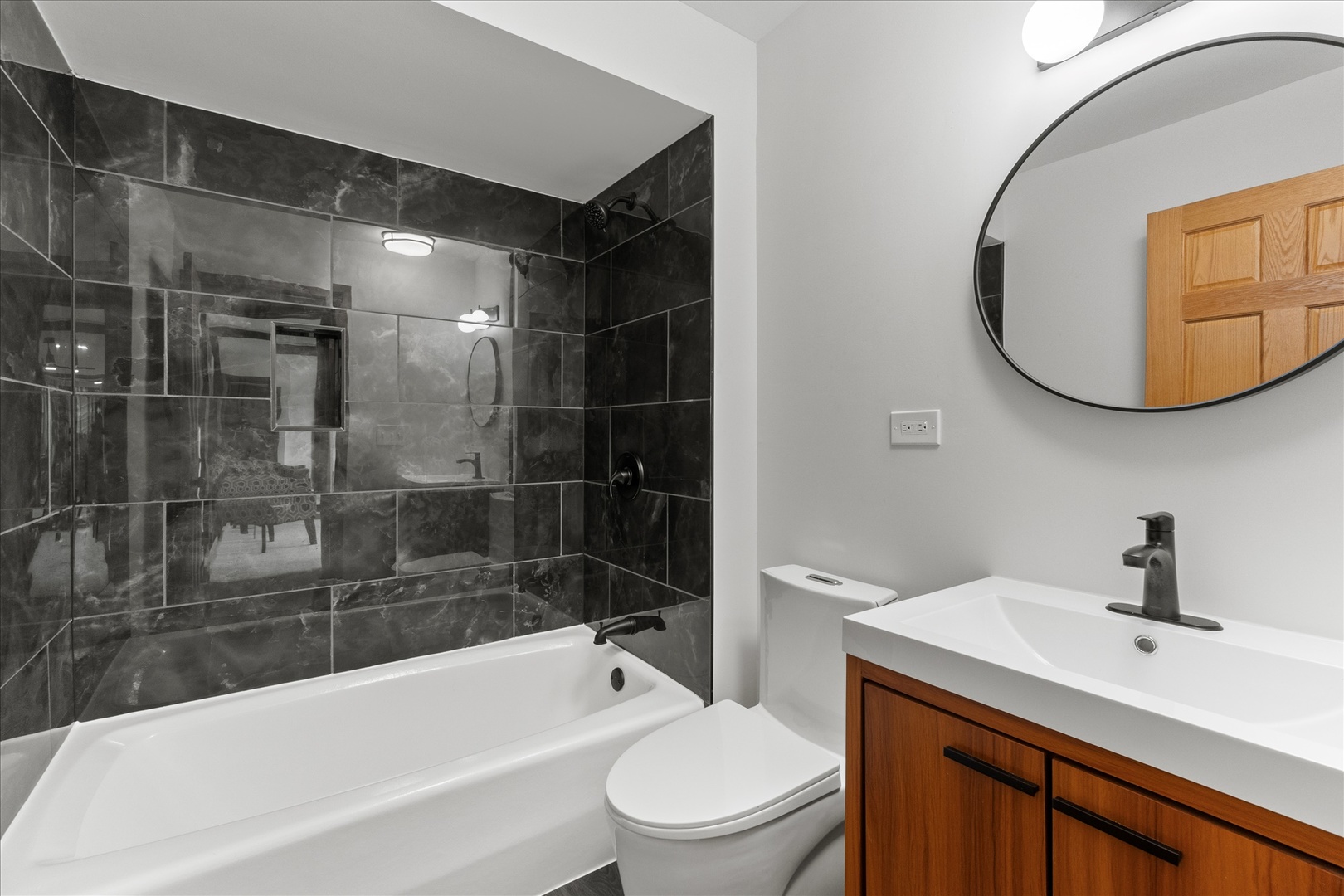 9222 S Cregier Avenue