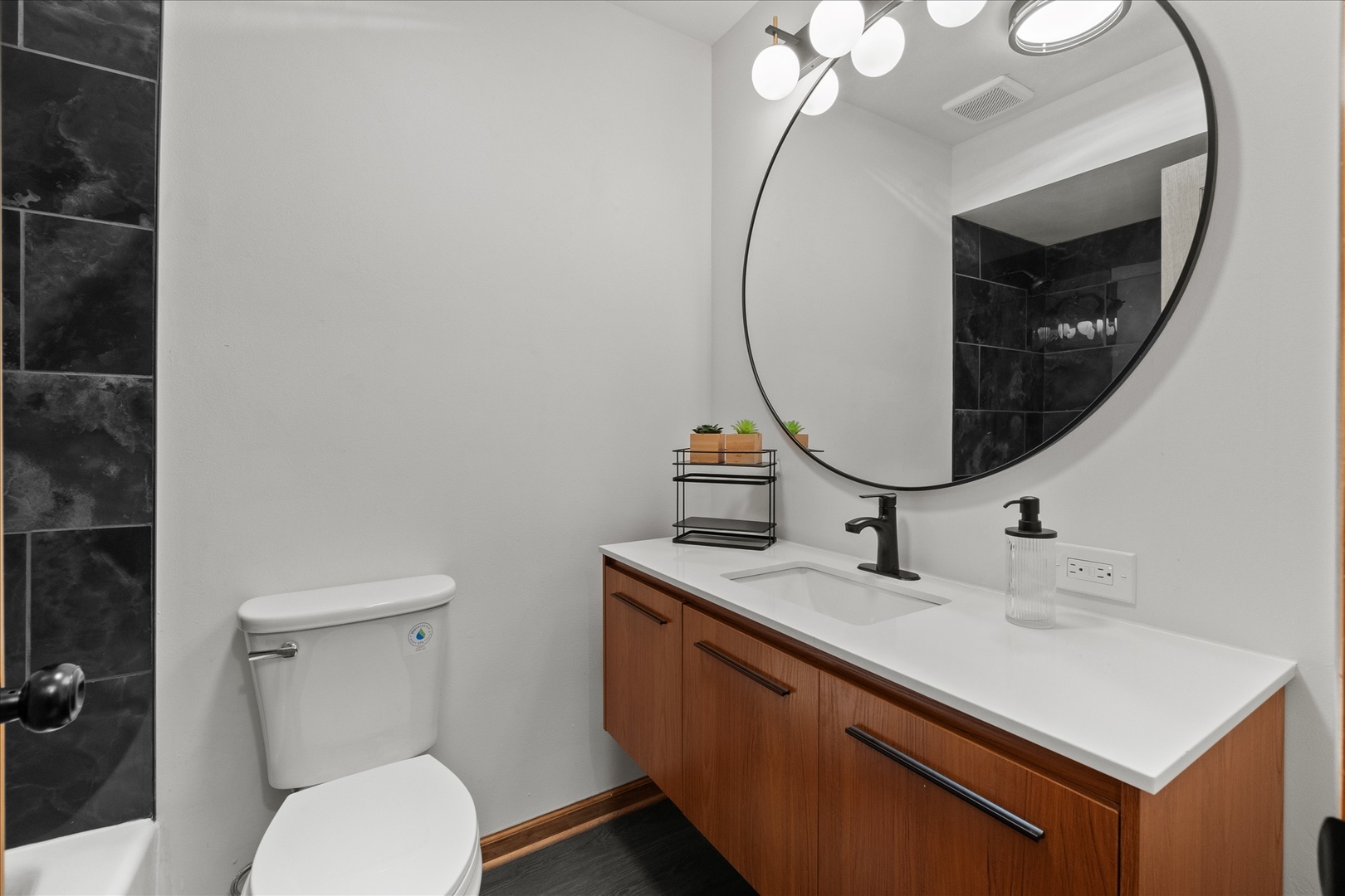 9222 S Cregier Avenue