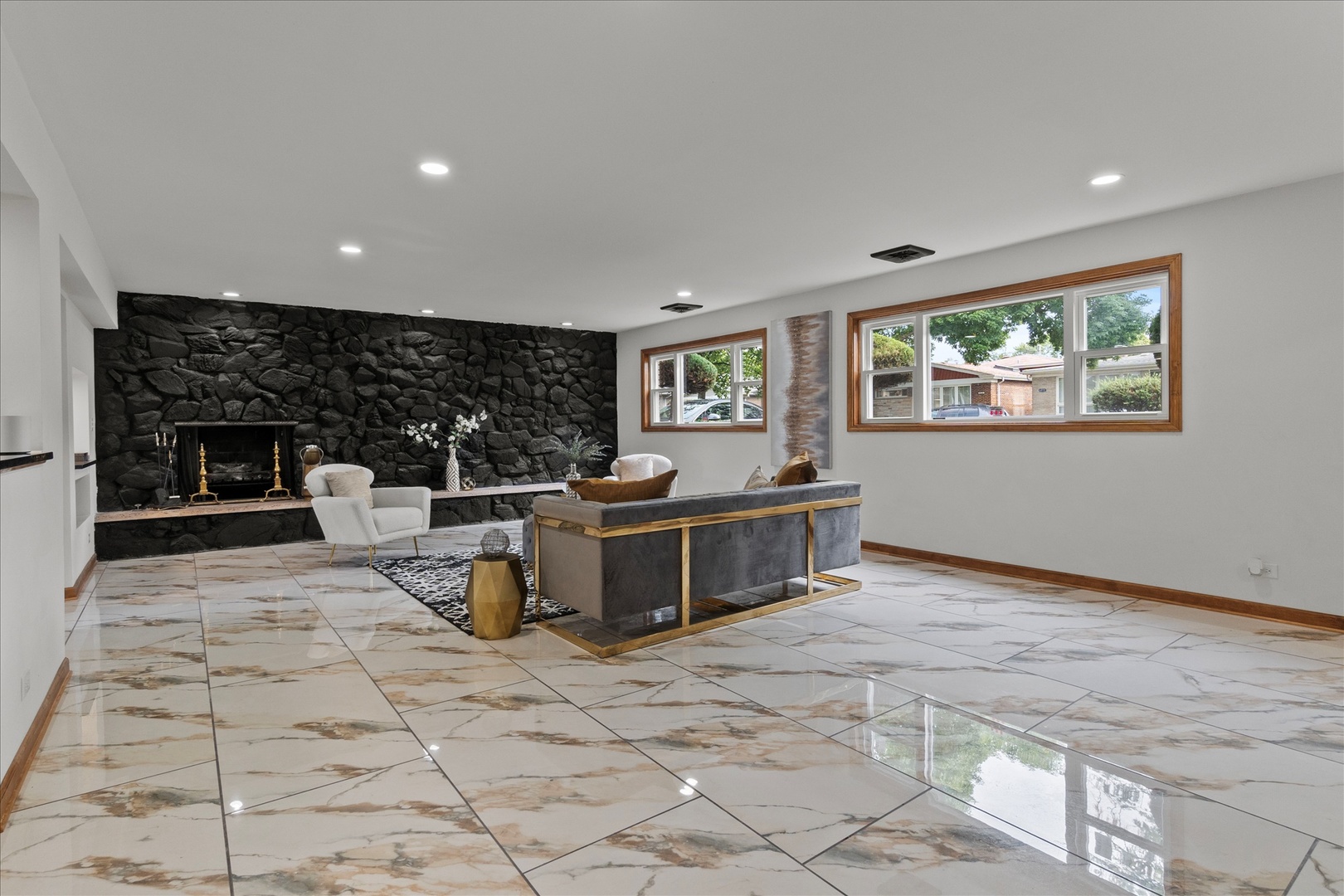 9222 S Cregier Avenue