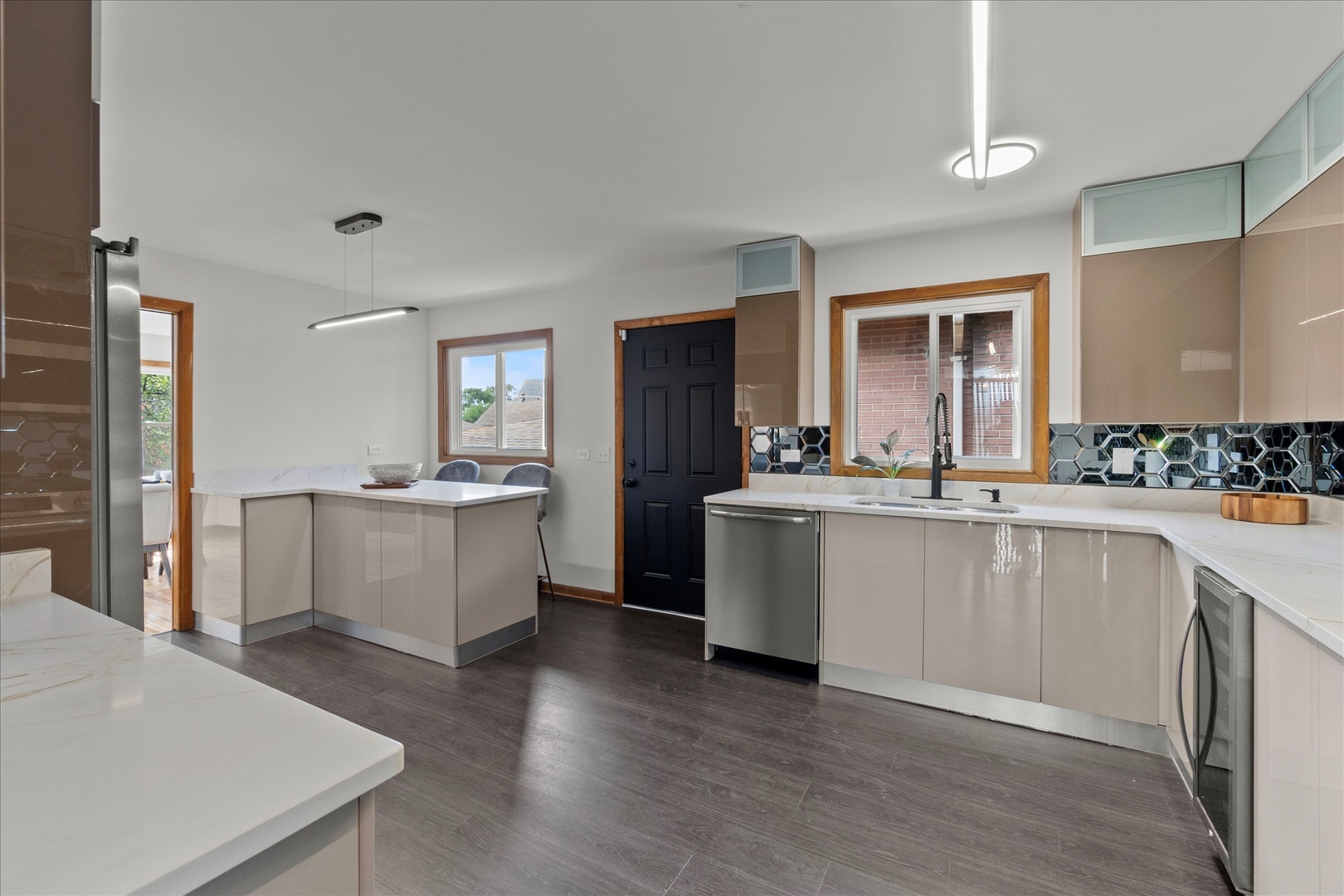 9222 S Cregier Avenue