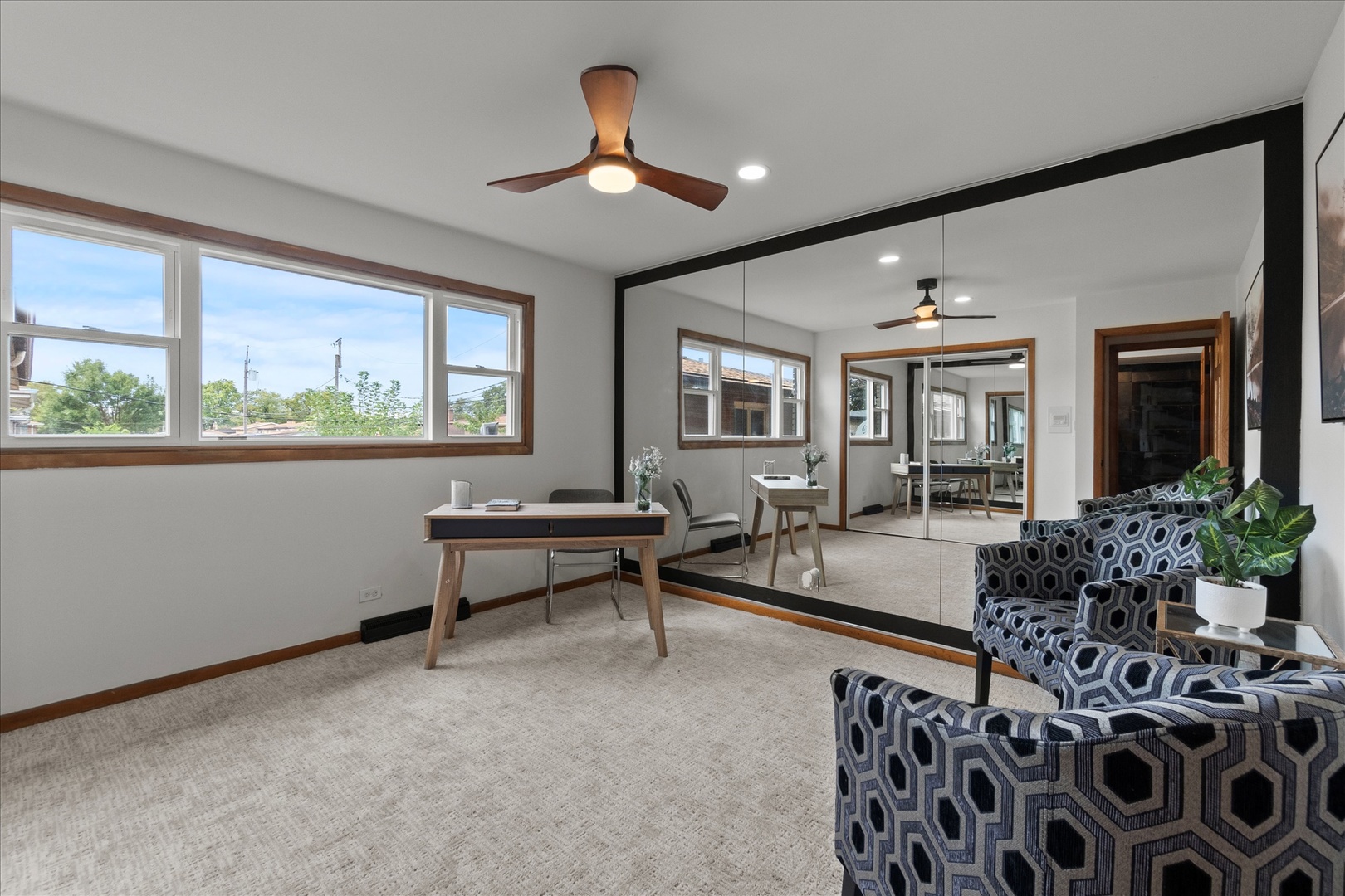 9222 S Cregier Avenue