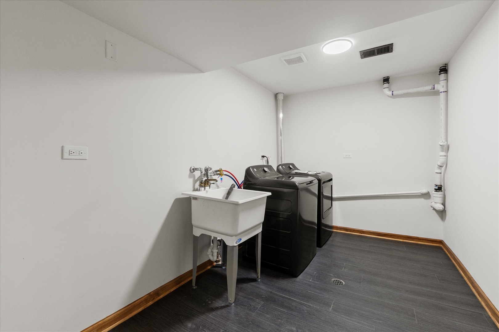 9222 S Cregier Avenue