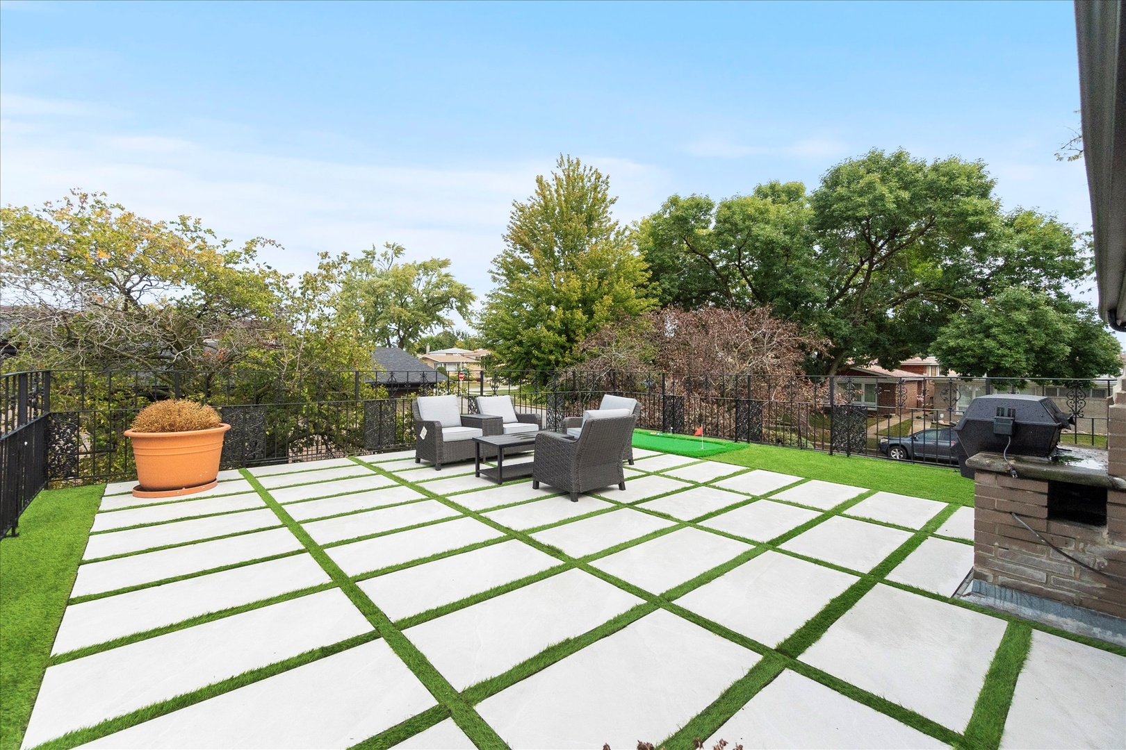 9222 S Cregier Avenue