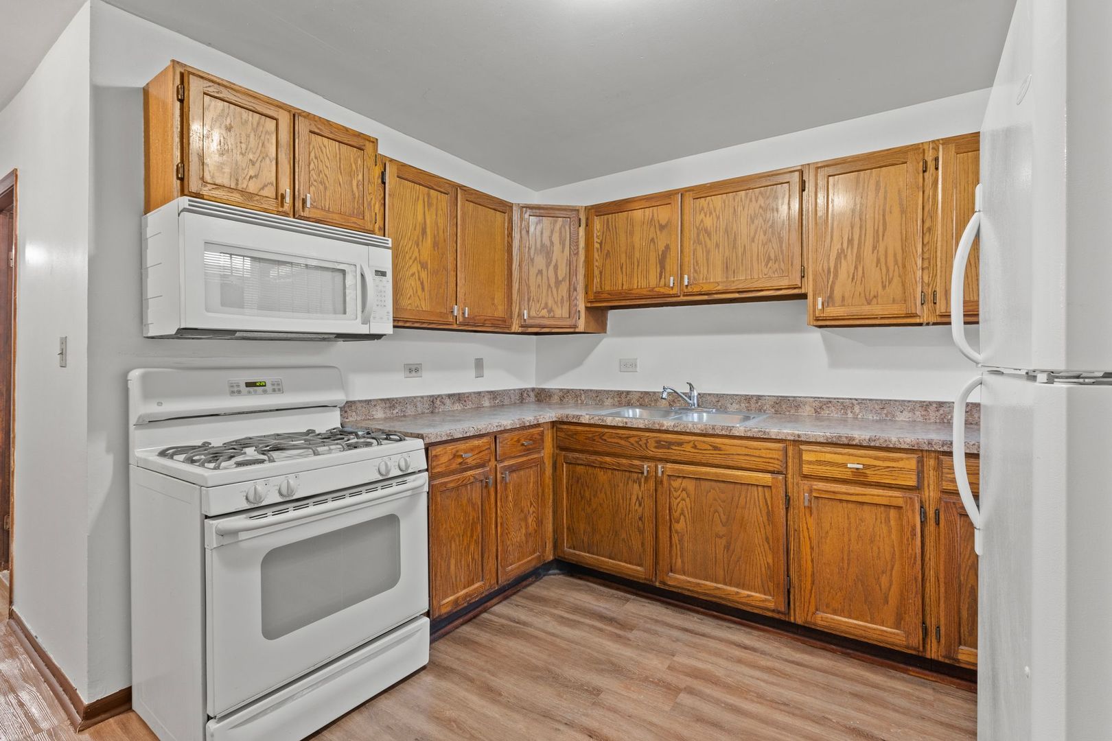 6037 S Champlain Avenue