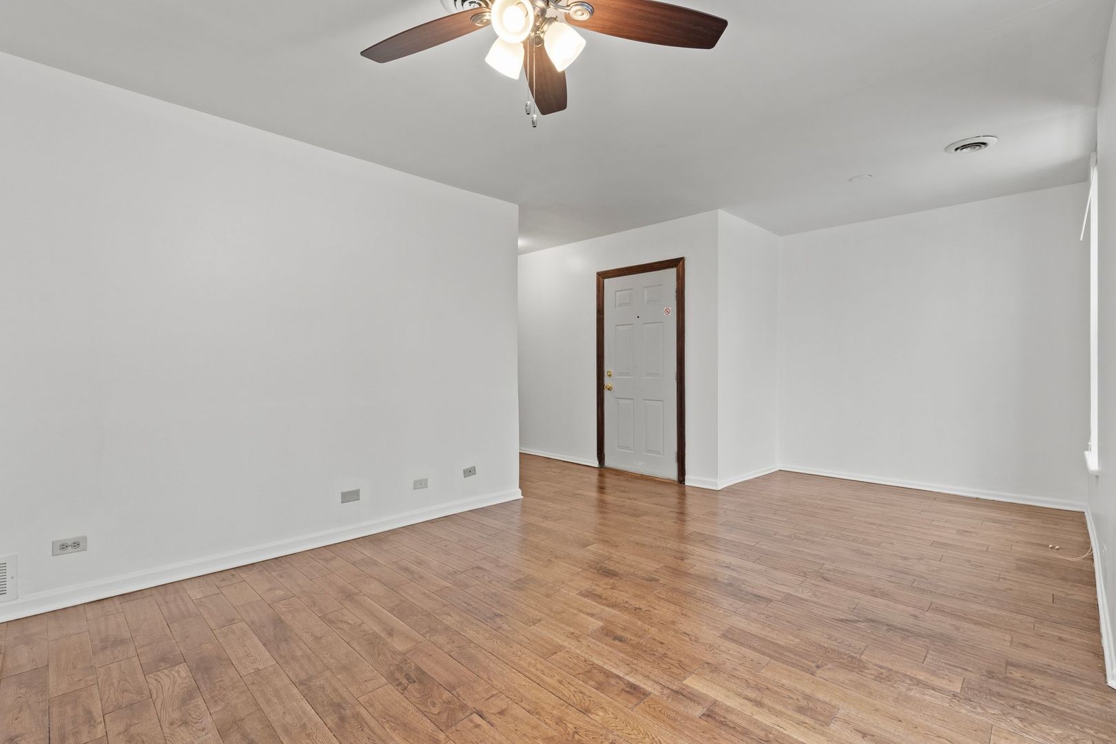 6037 S Champlain Avenue