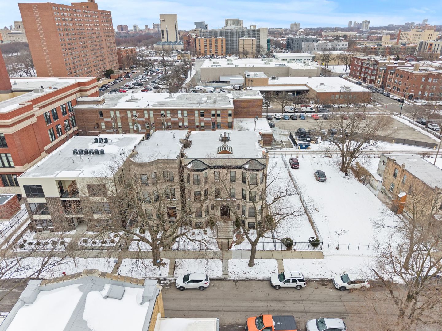 6037 S Champlain Avenue