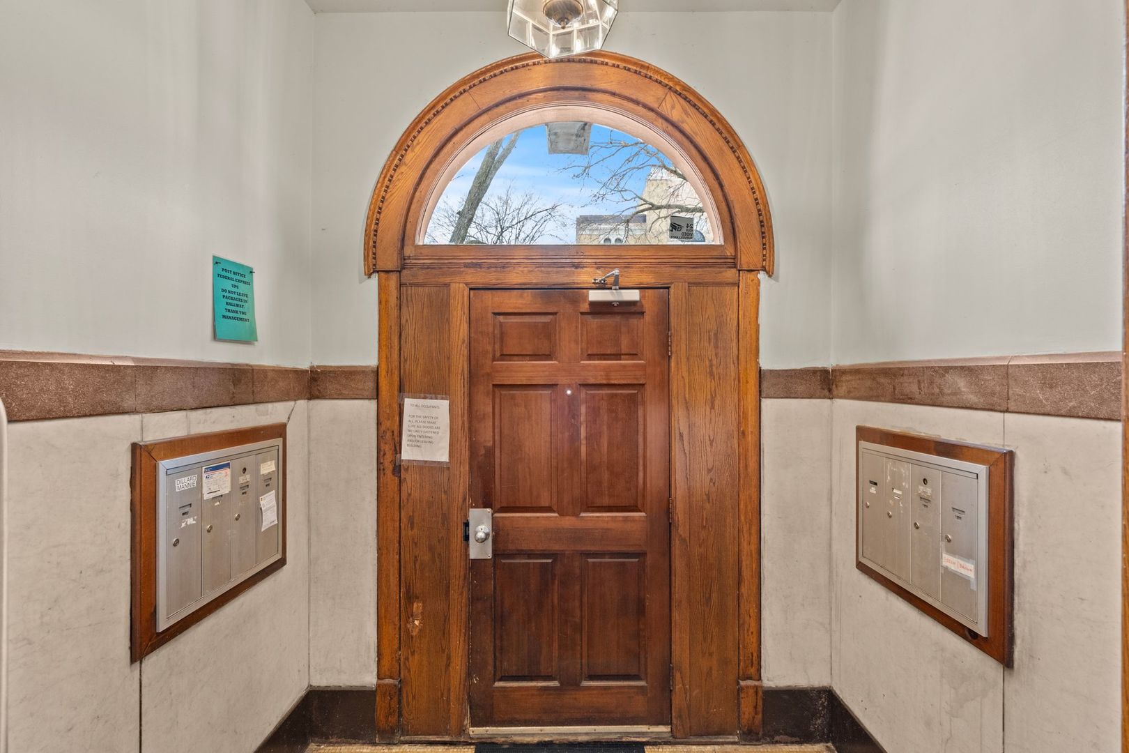 6037 S Champlain Avenue