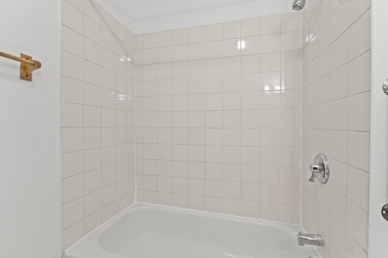 6037 S Champlain Avenue