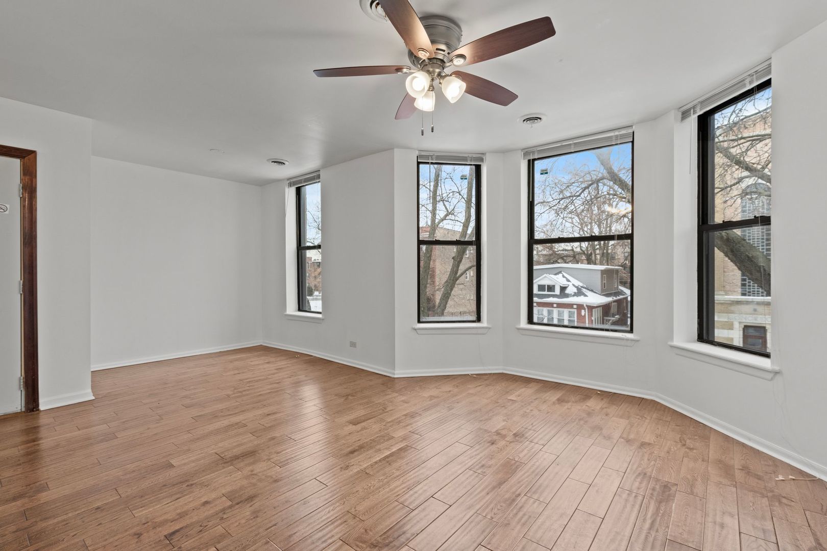 6037 S Champlain Avenue