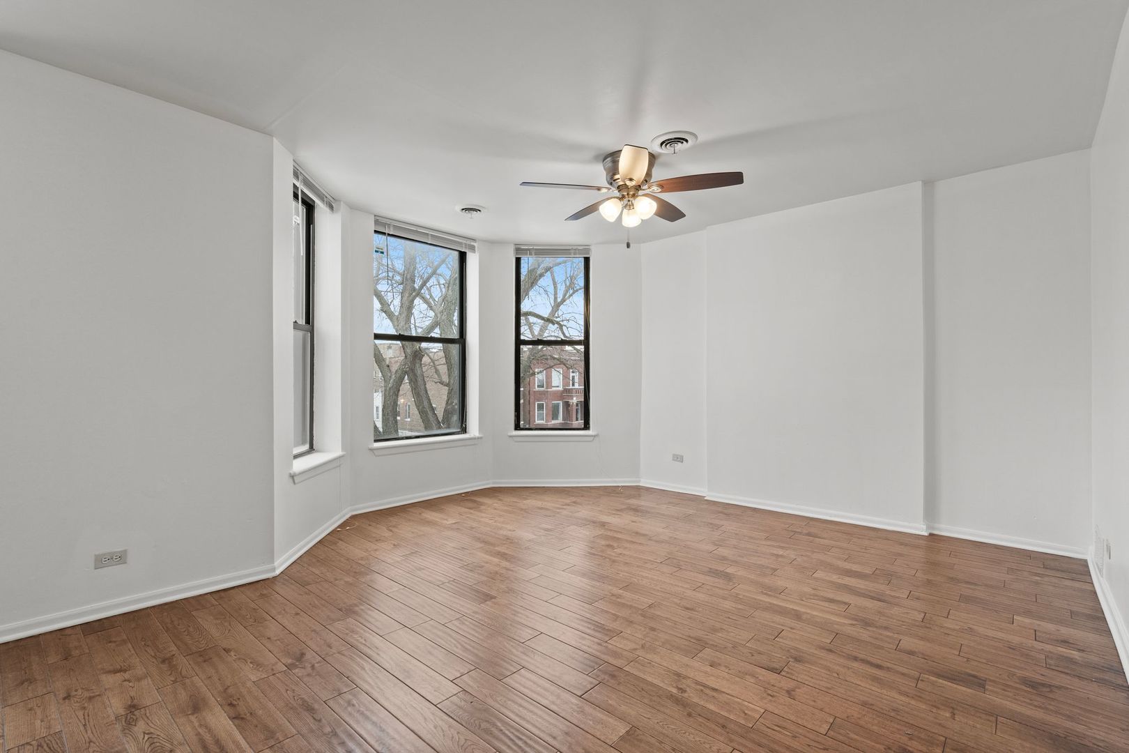 6037 S Champlain Avenue