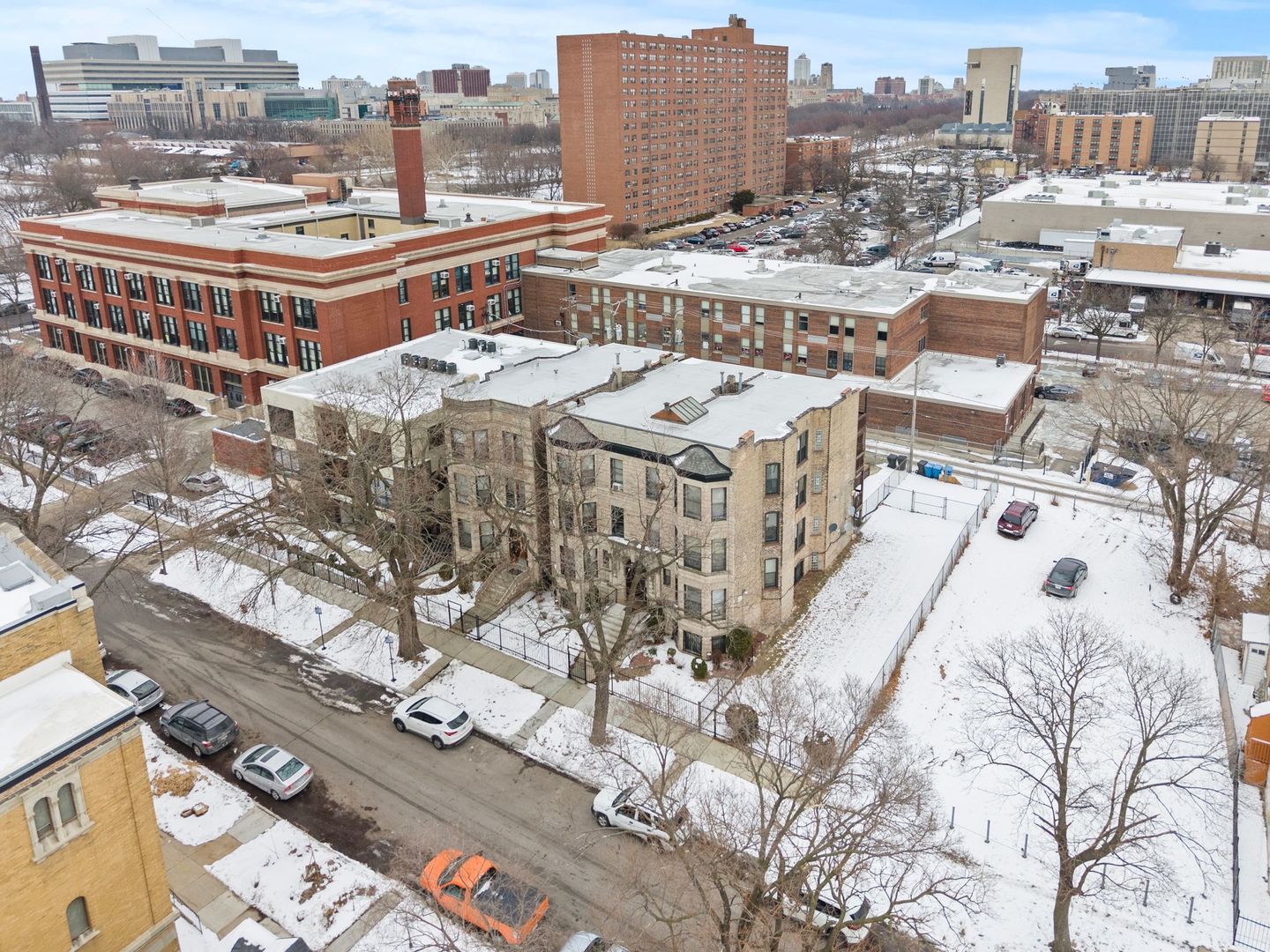 6037 S Champlain Avenue