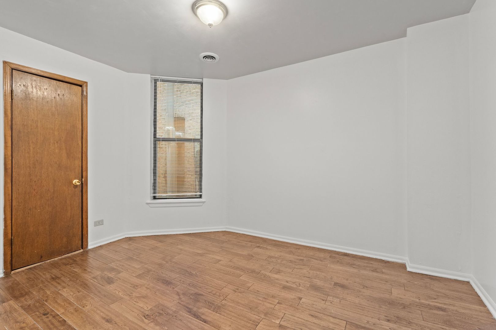 6037 S Champlain Avenue