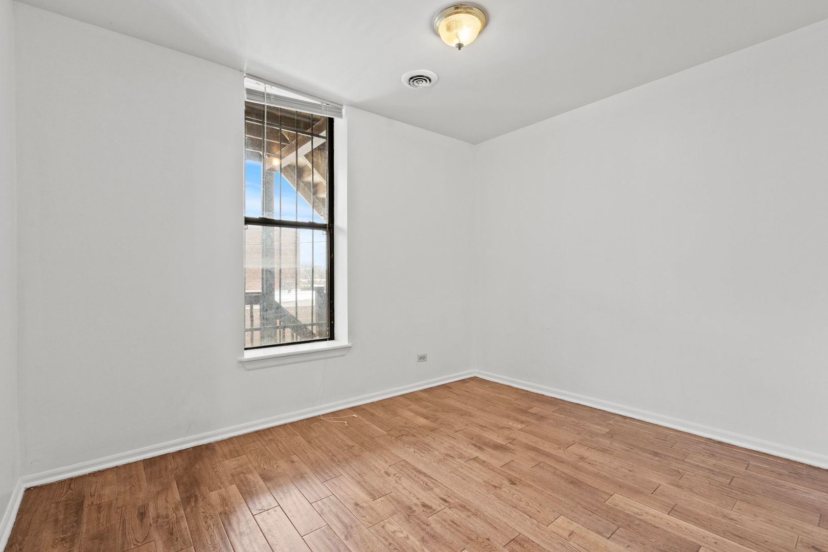 6037 S Champlain Avenue