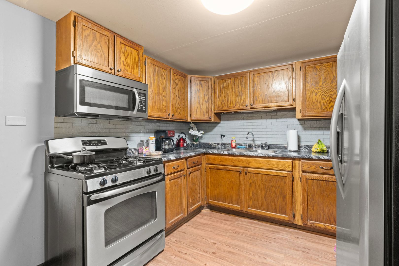 6037 S Champlain Avenue