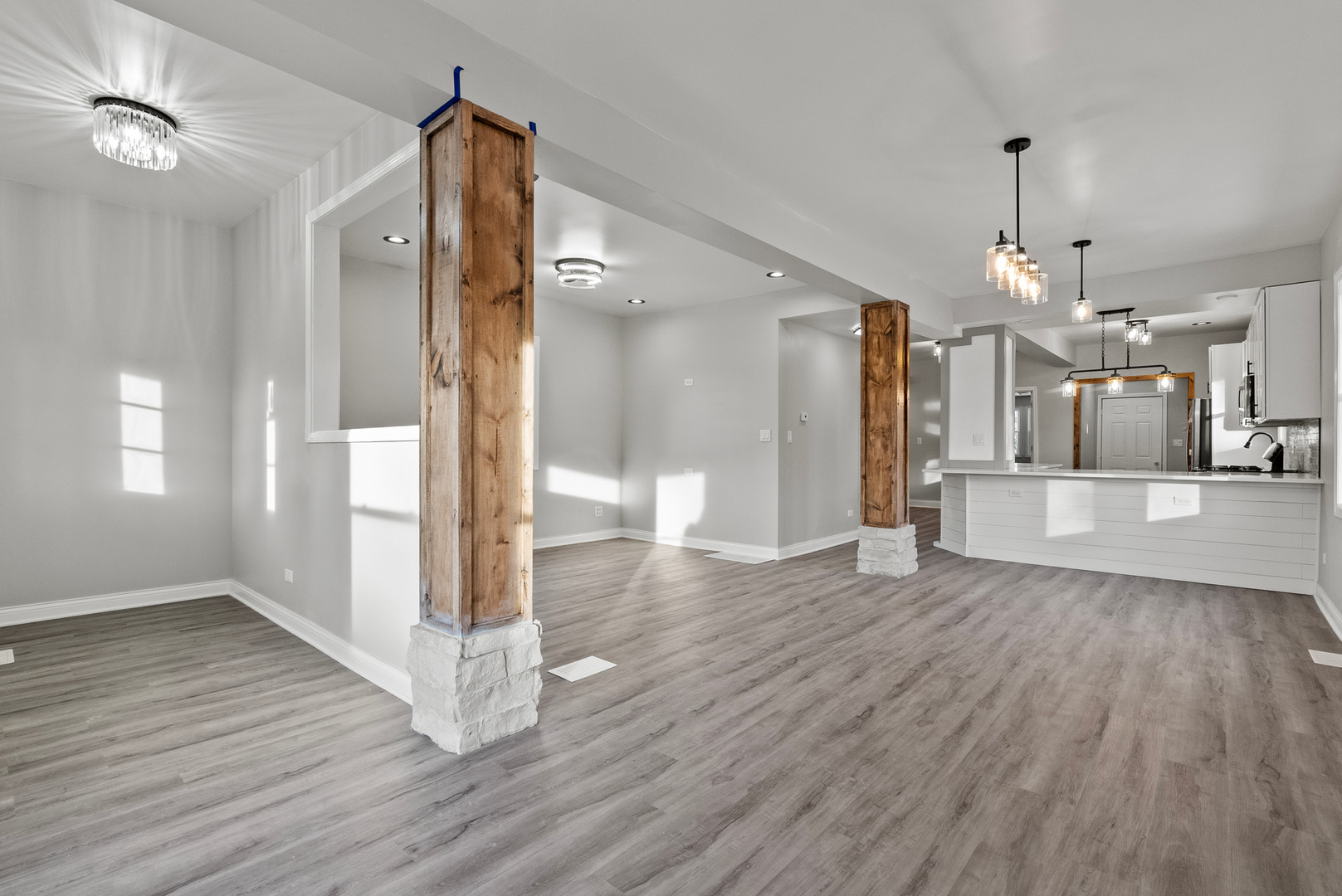 6807 S Marshfield Avenue